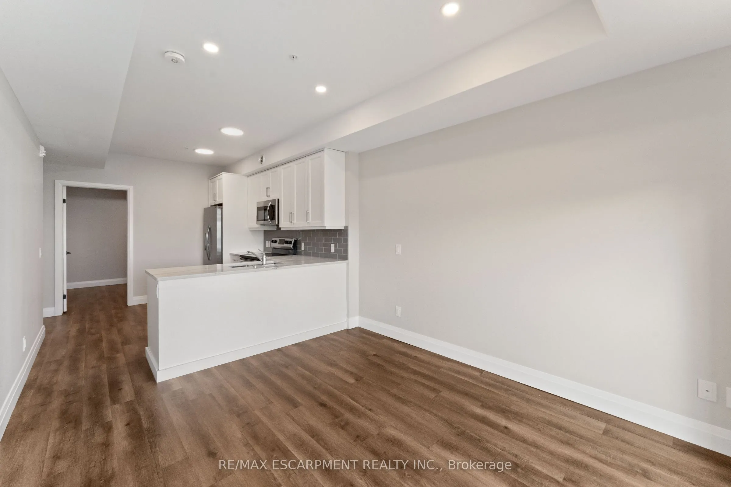 64 MAIN Street N, #303