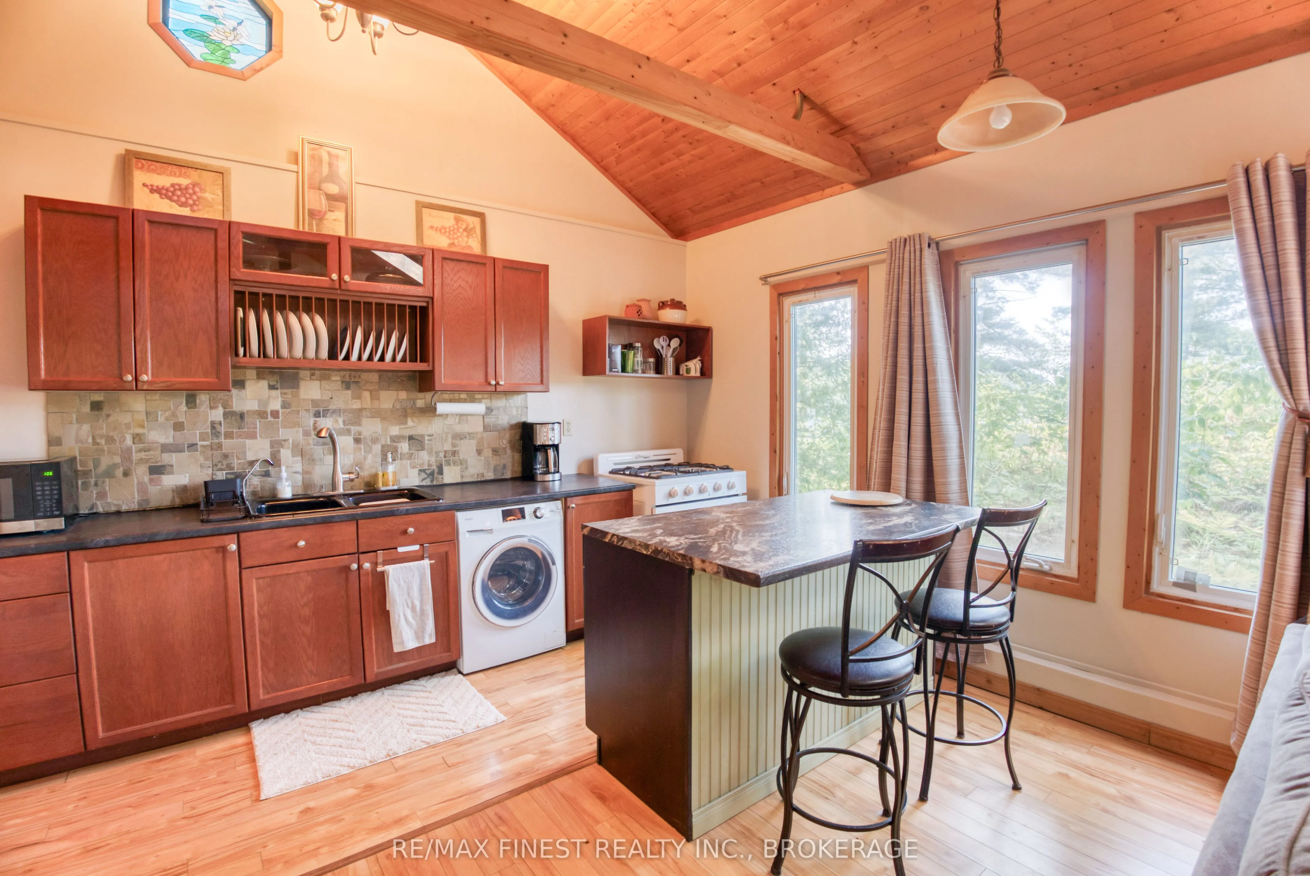 1036A Twin Lake Lane