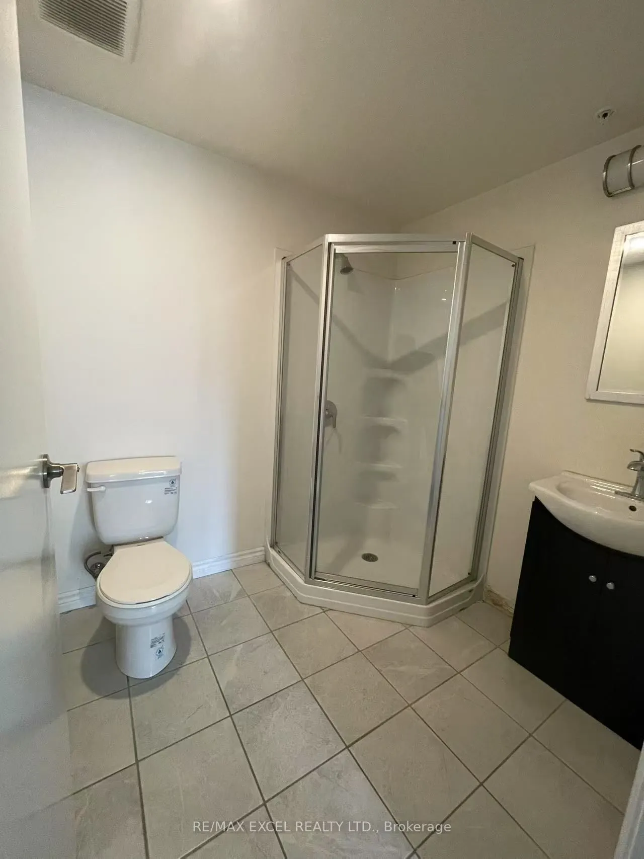 246 Lester Street, #709