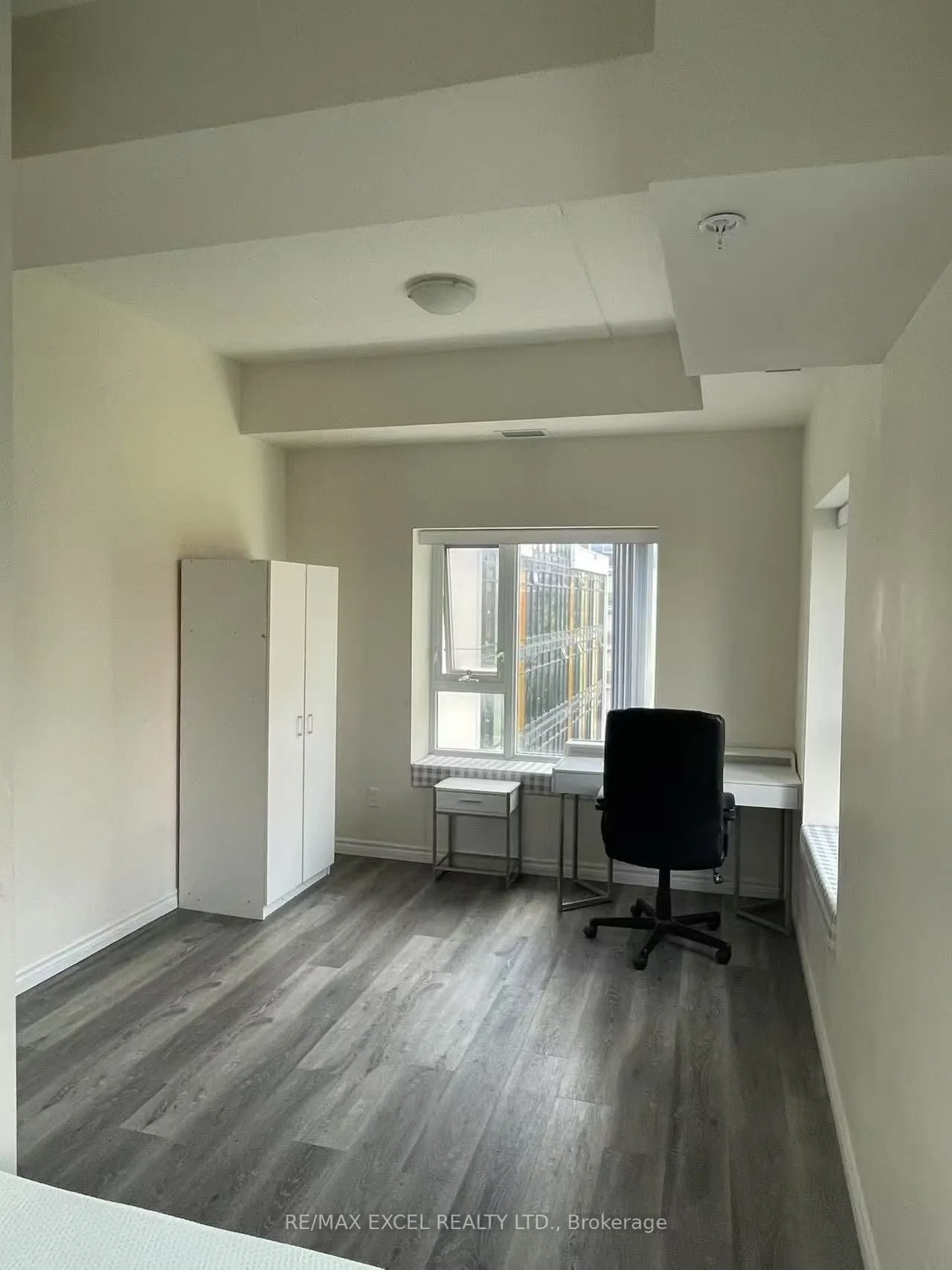 246 Lester Street, #709