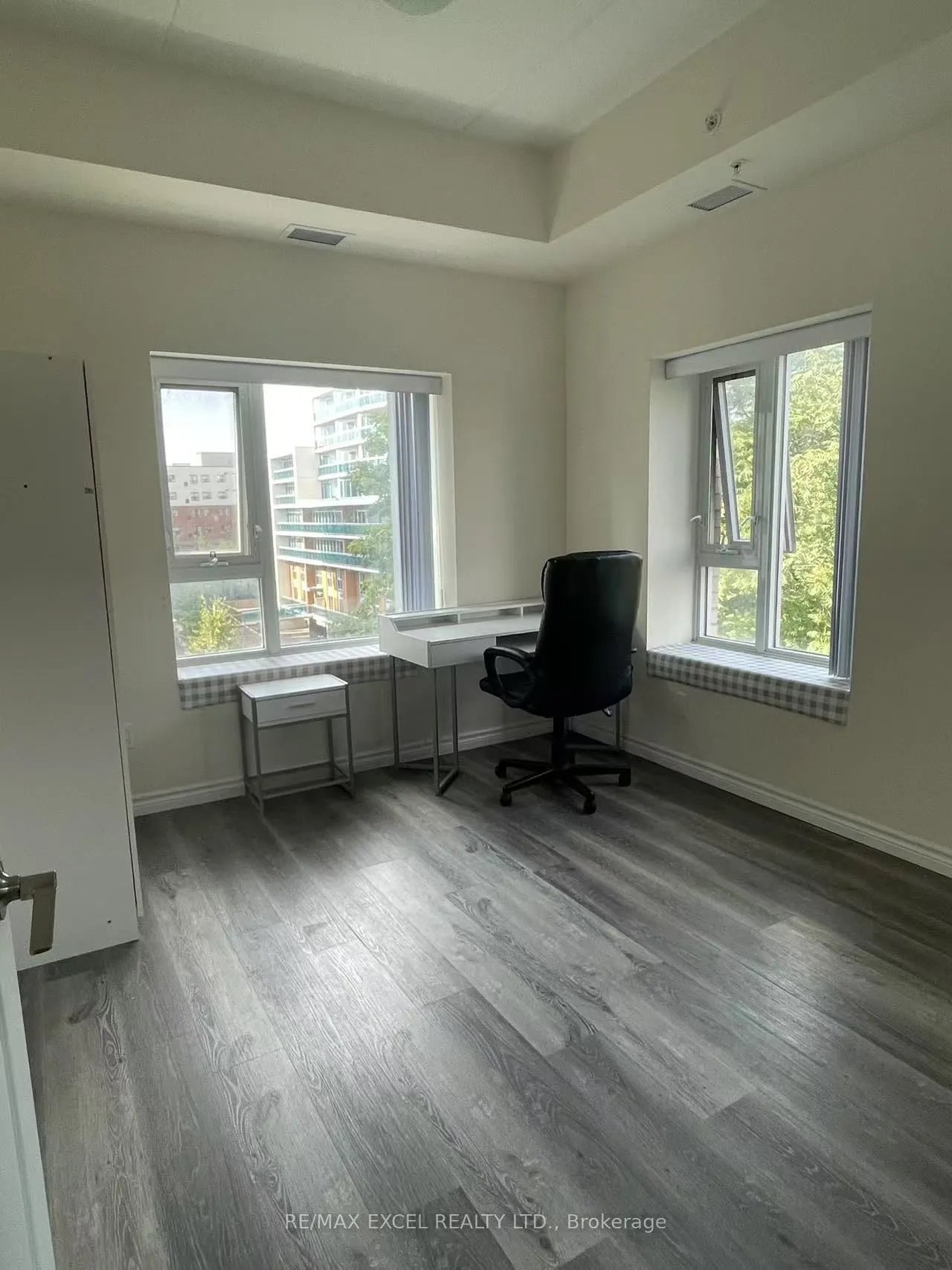 246 Lester Street, #709