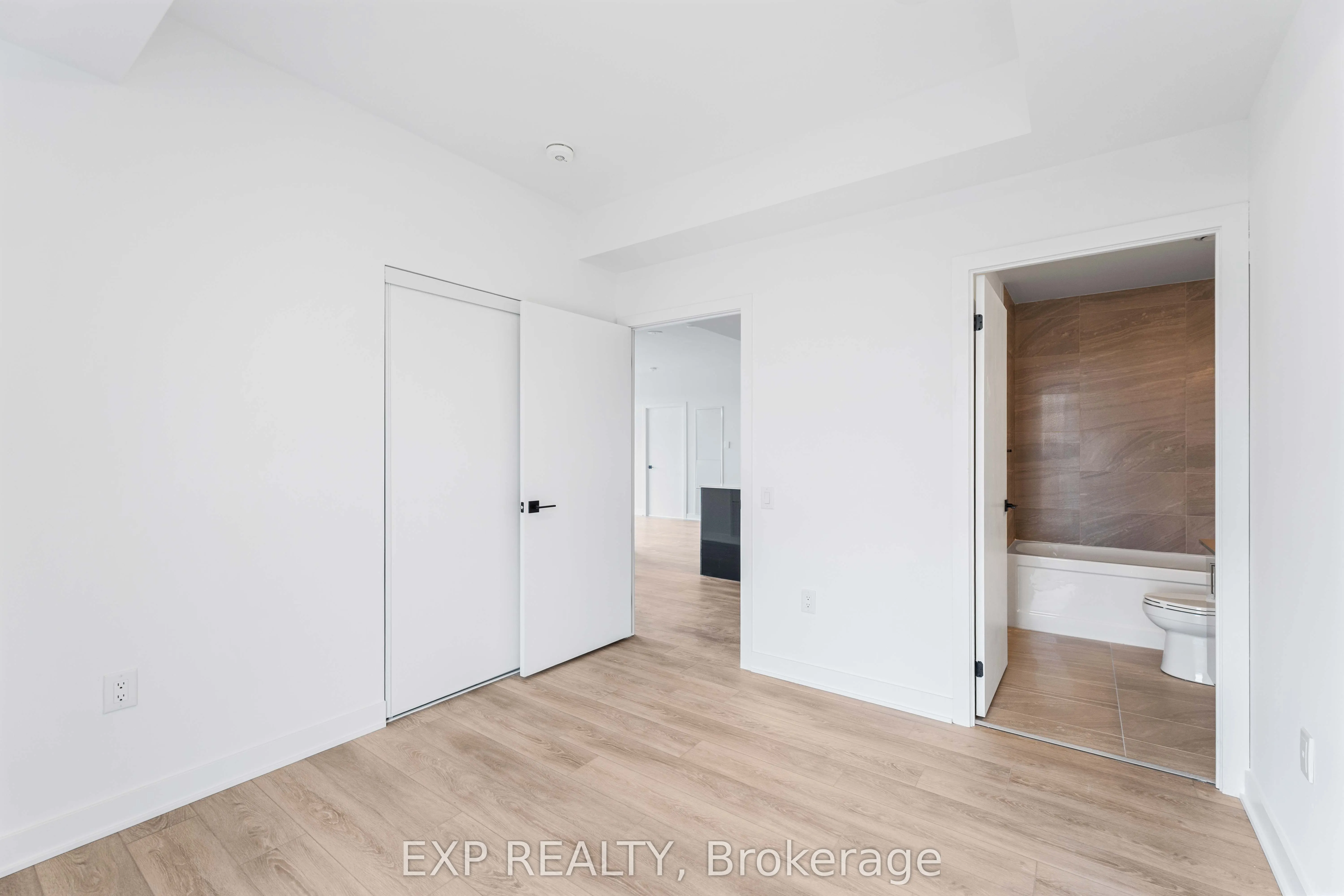 2782 Barton St Street E, #1217