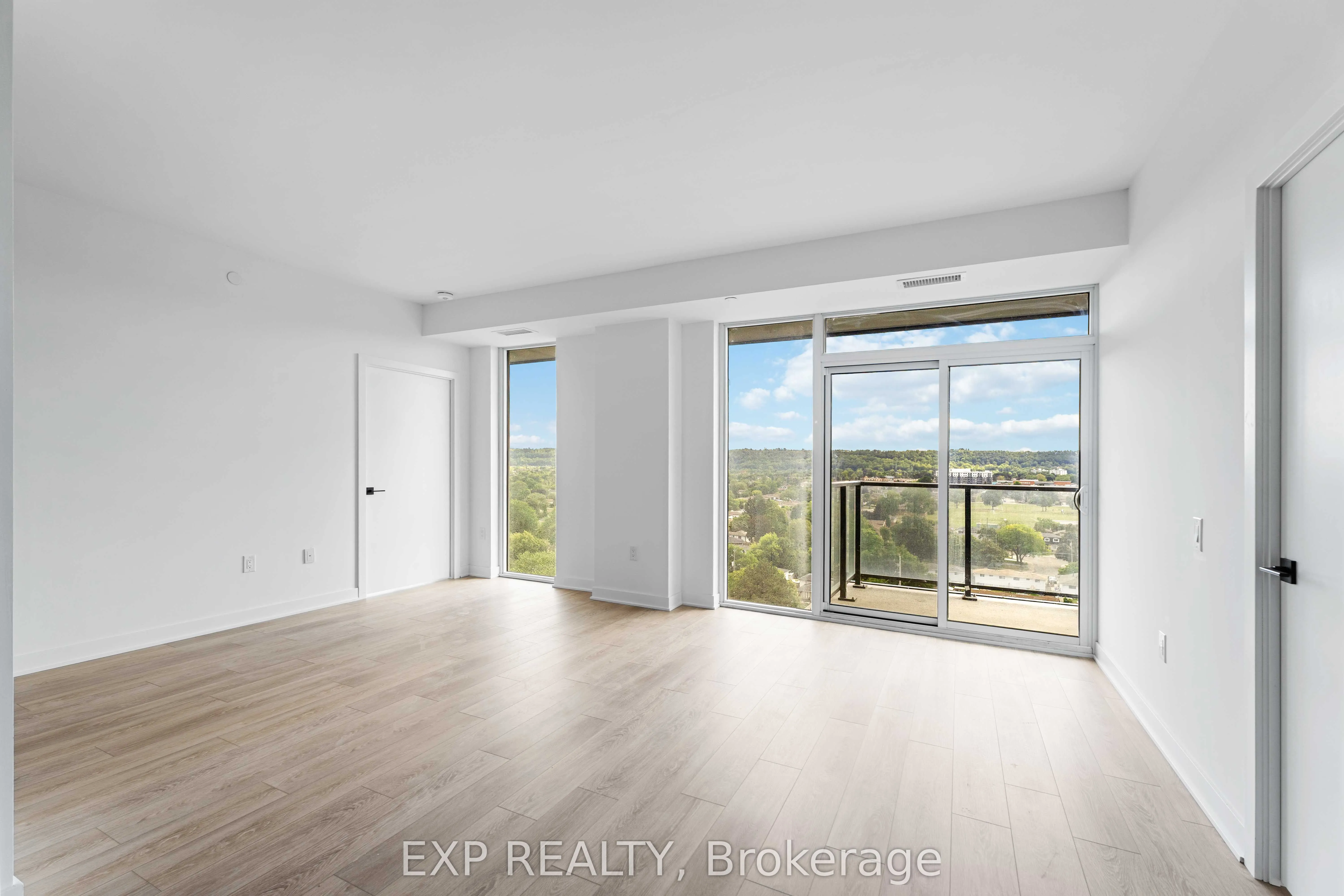 2782 Barton St Street E, #1217