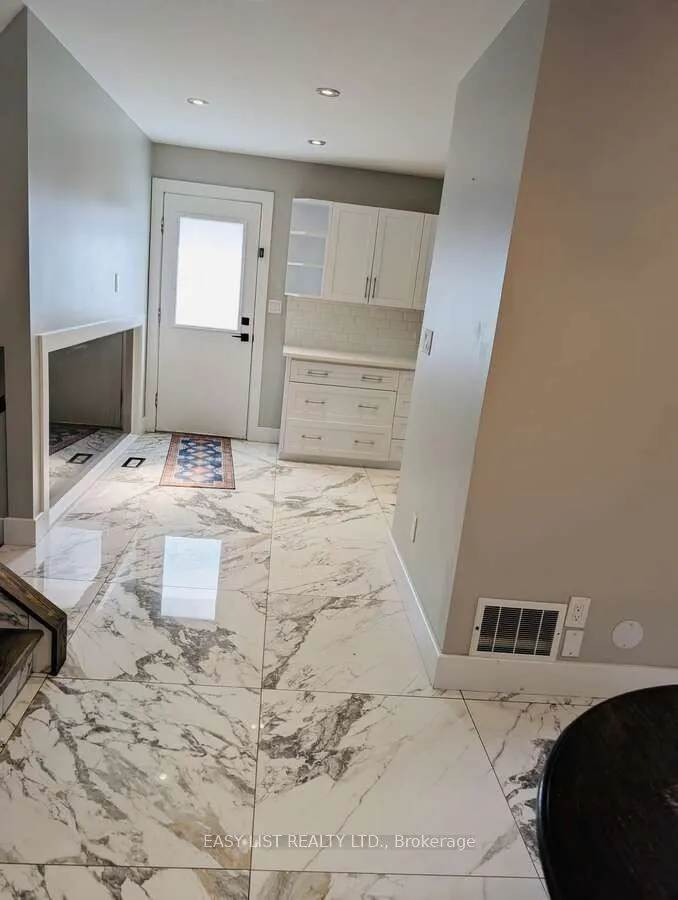 2901 Robillard Crescent