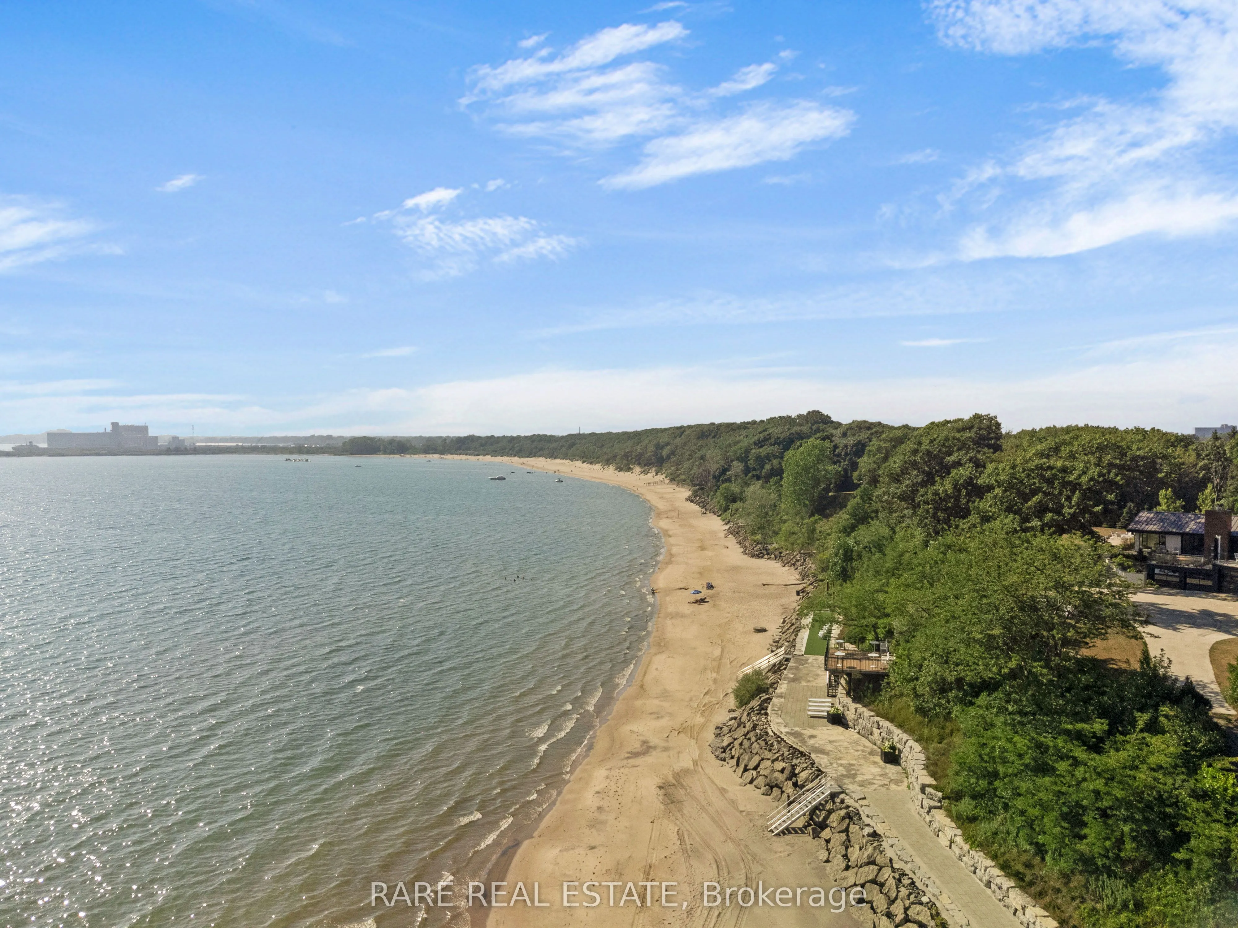 735 Lakeshore Road E