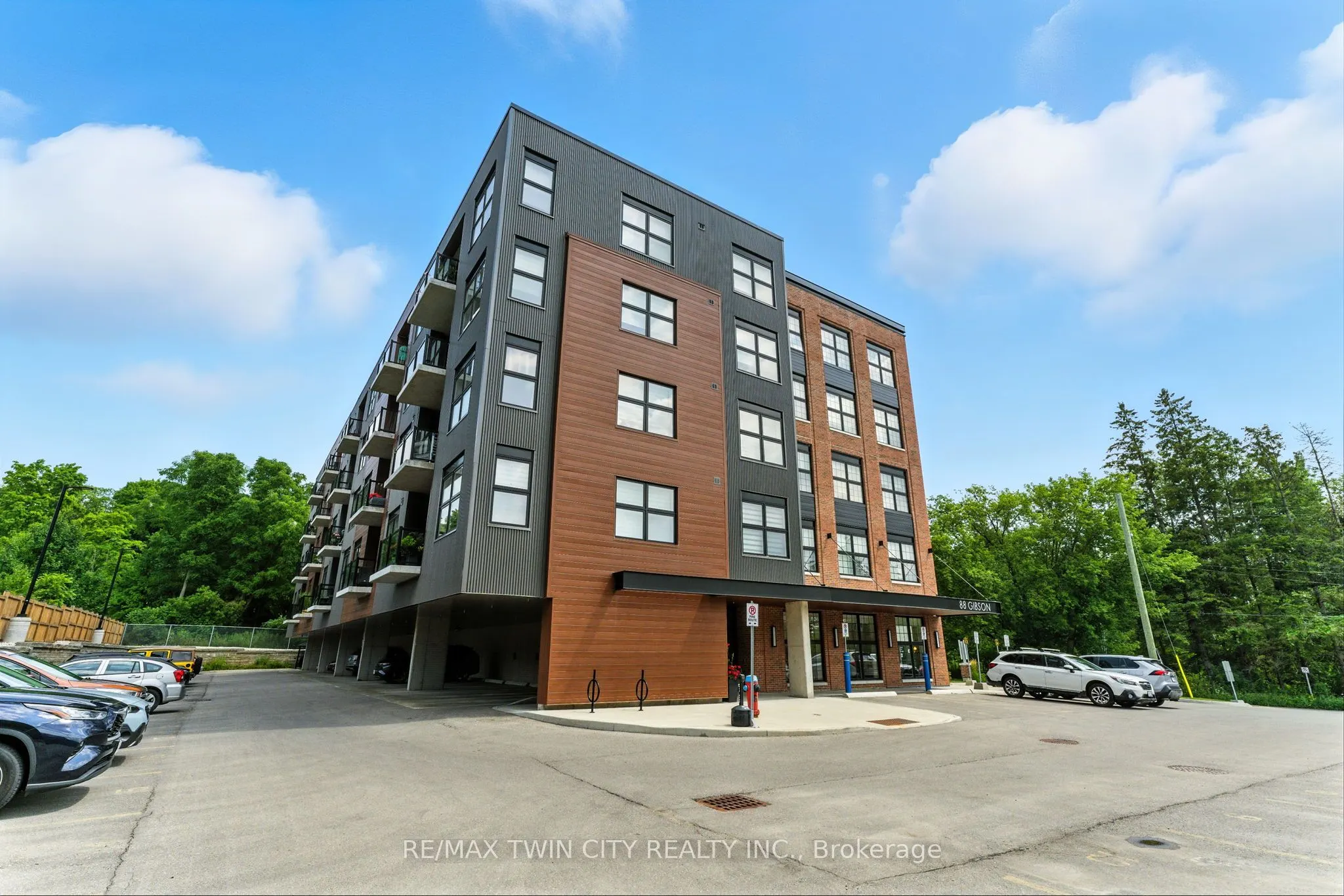 88 Gibson Street, #403