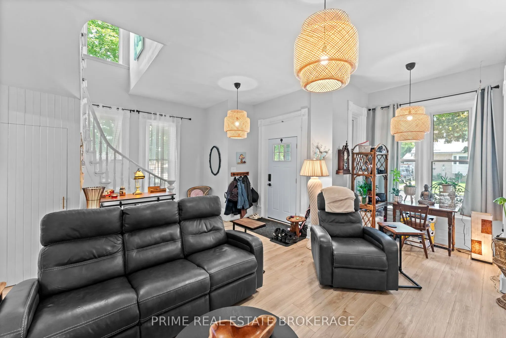 11 Maple Street W