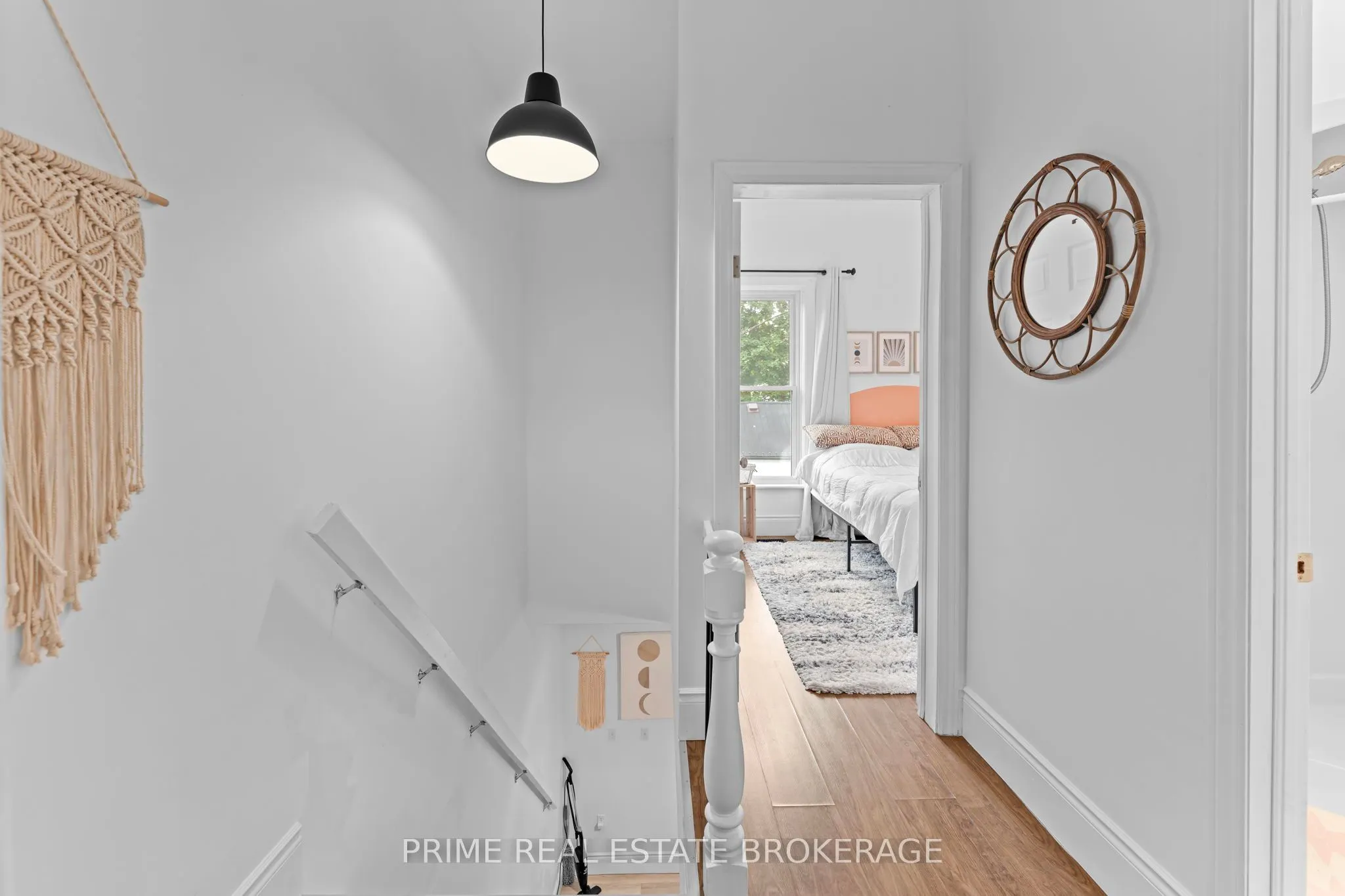 11 Maple Street W