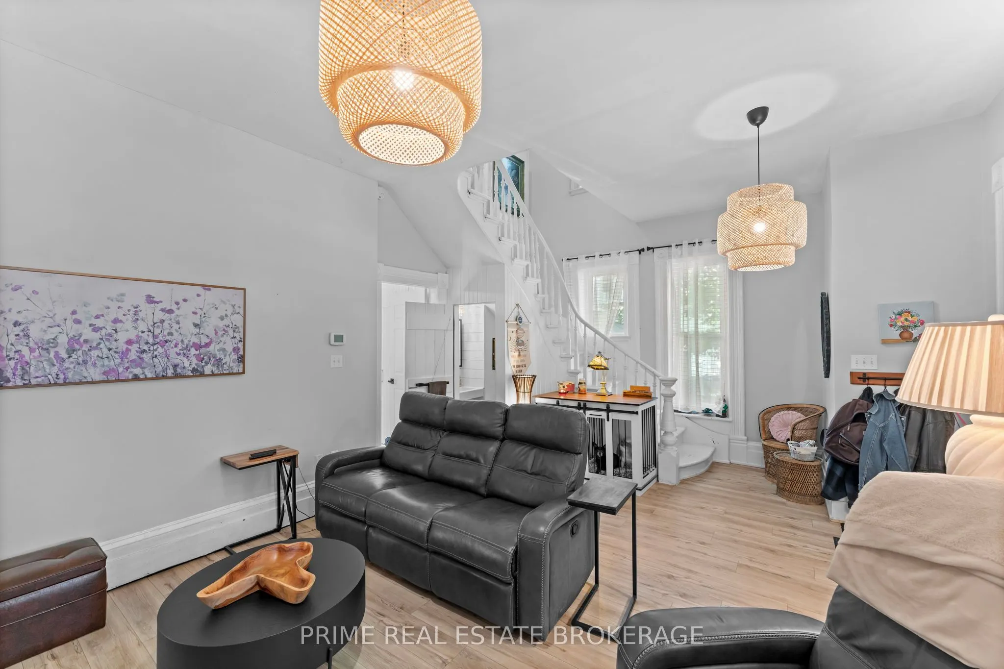 11 Maple Street W