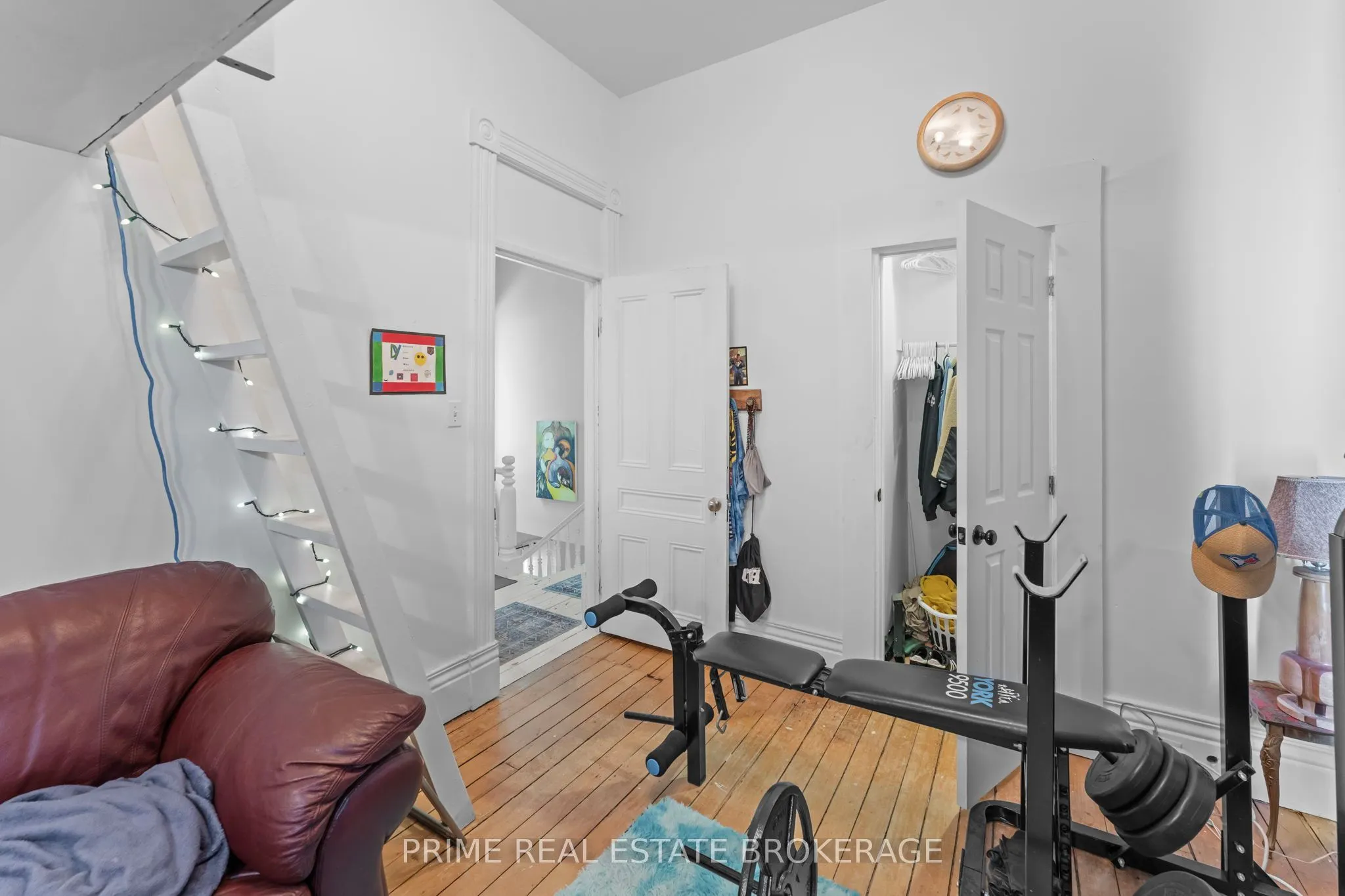 11 Maple Street W