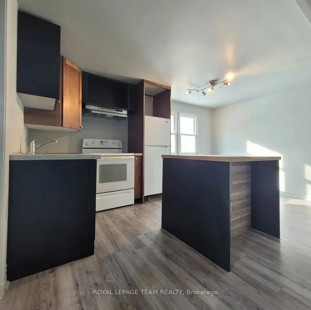 1008 ST. LAURENT Boulevard