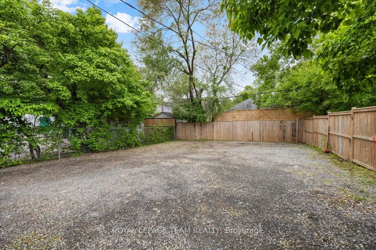 1008 ST. LAURENT Boulevard