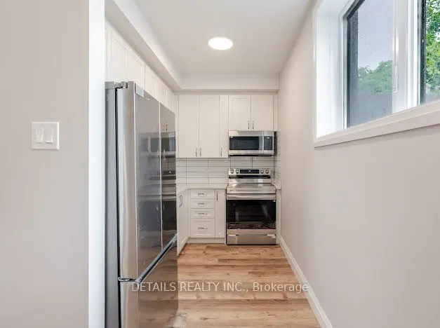 659 Donat Street, #B02