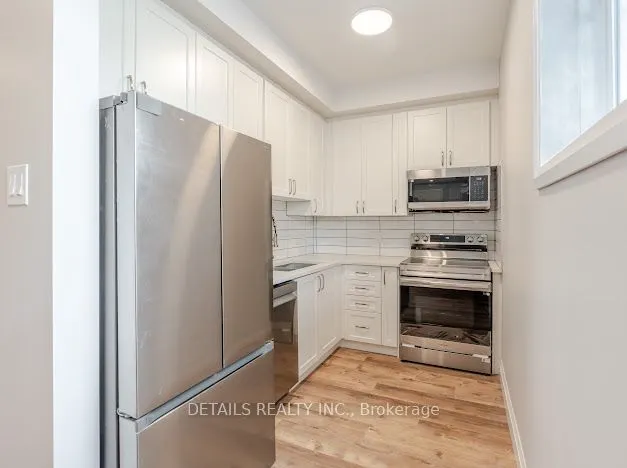 659 Donat Street, #B02