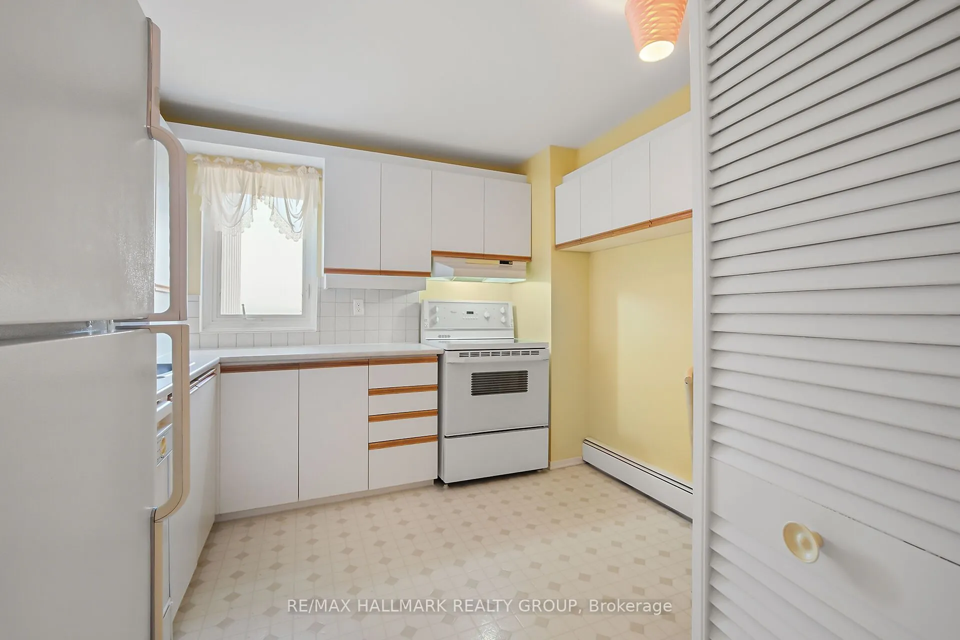 1081 Ambleside Drive, #602