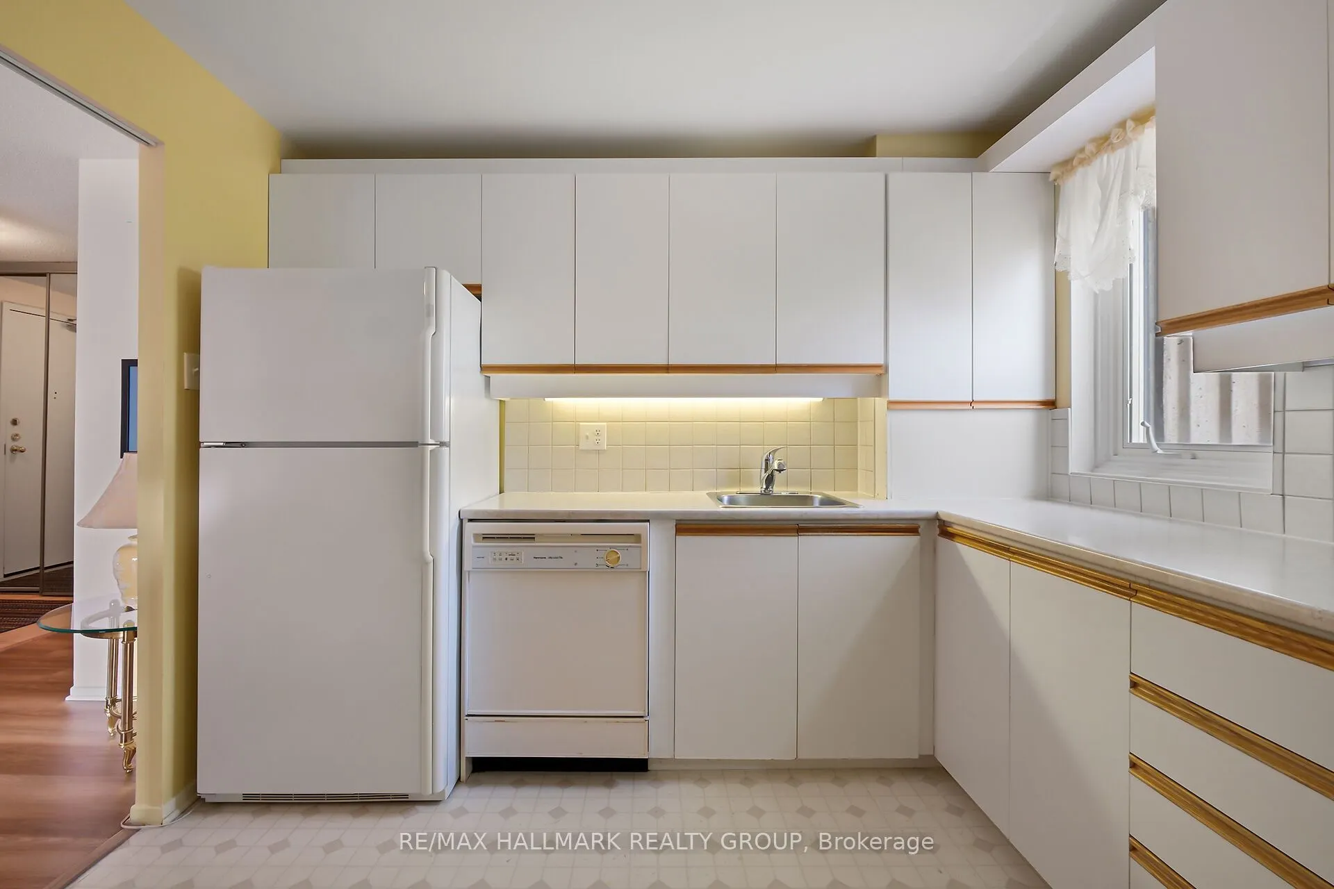 1081 Ambleside Drive, #602