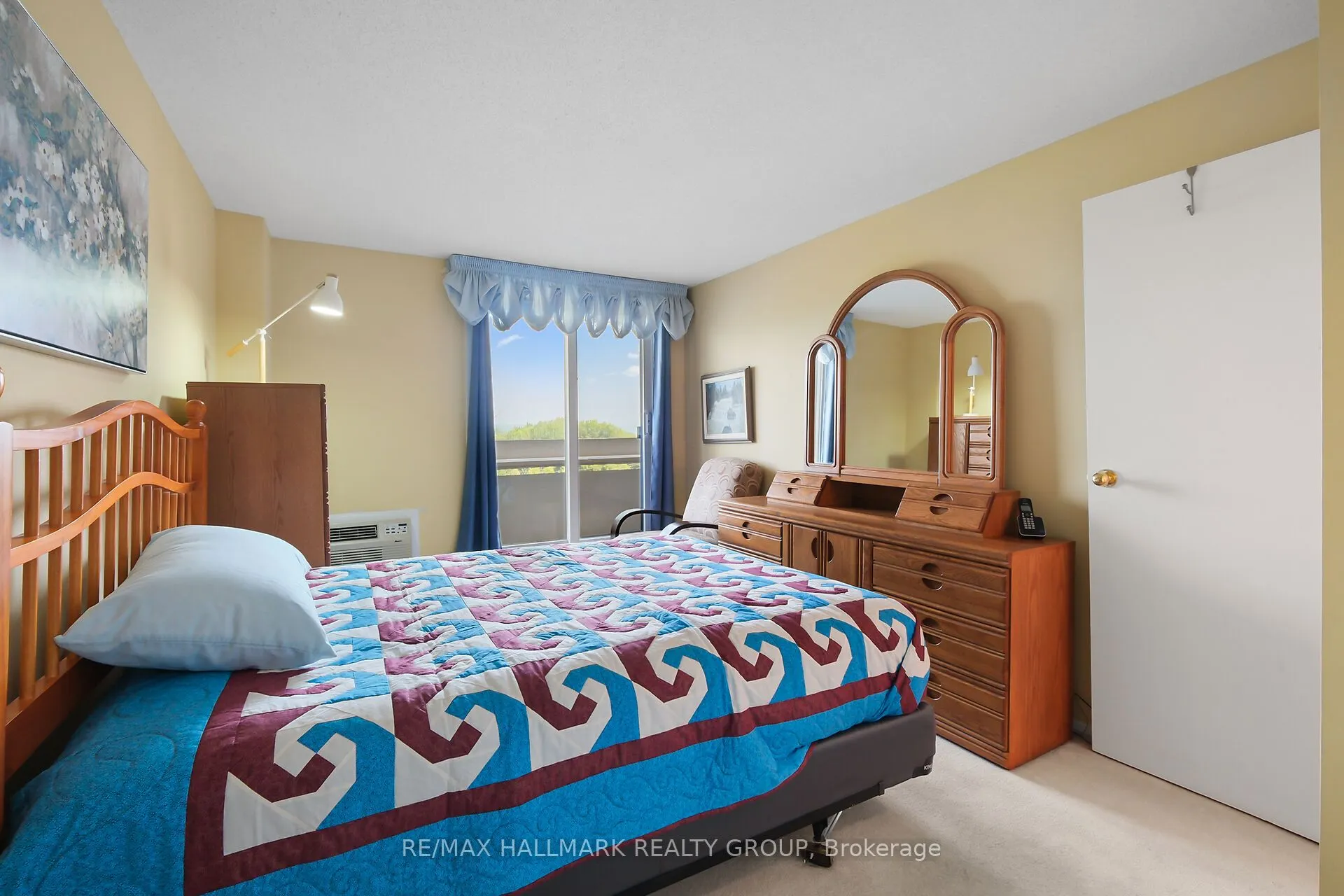 1081 Ambleside Drive, #602