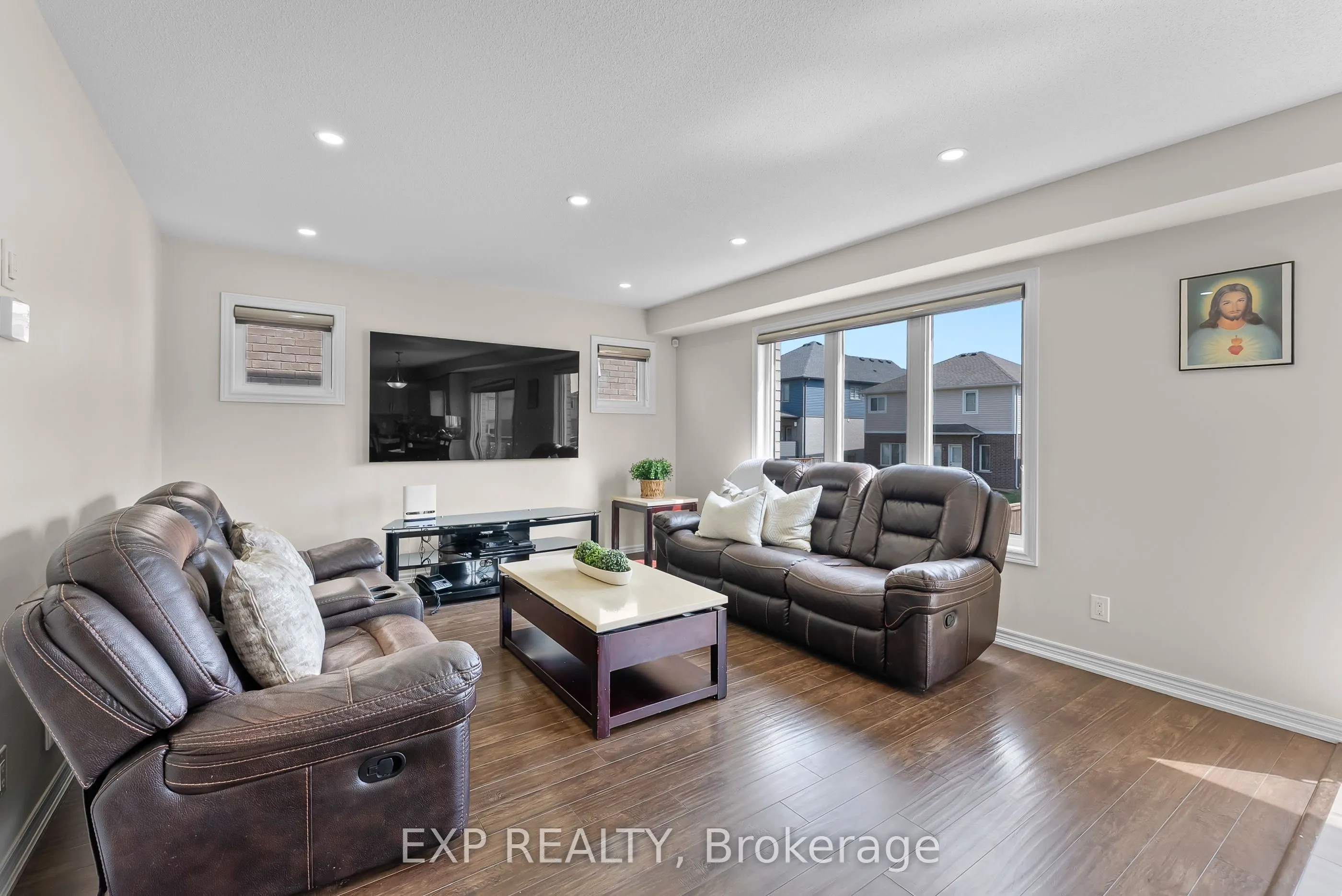 10 Riley Avenue