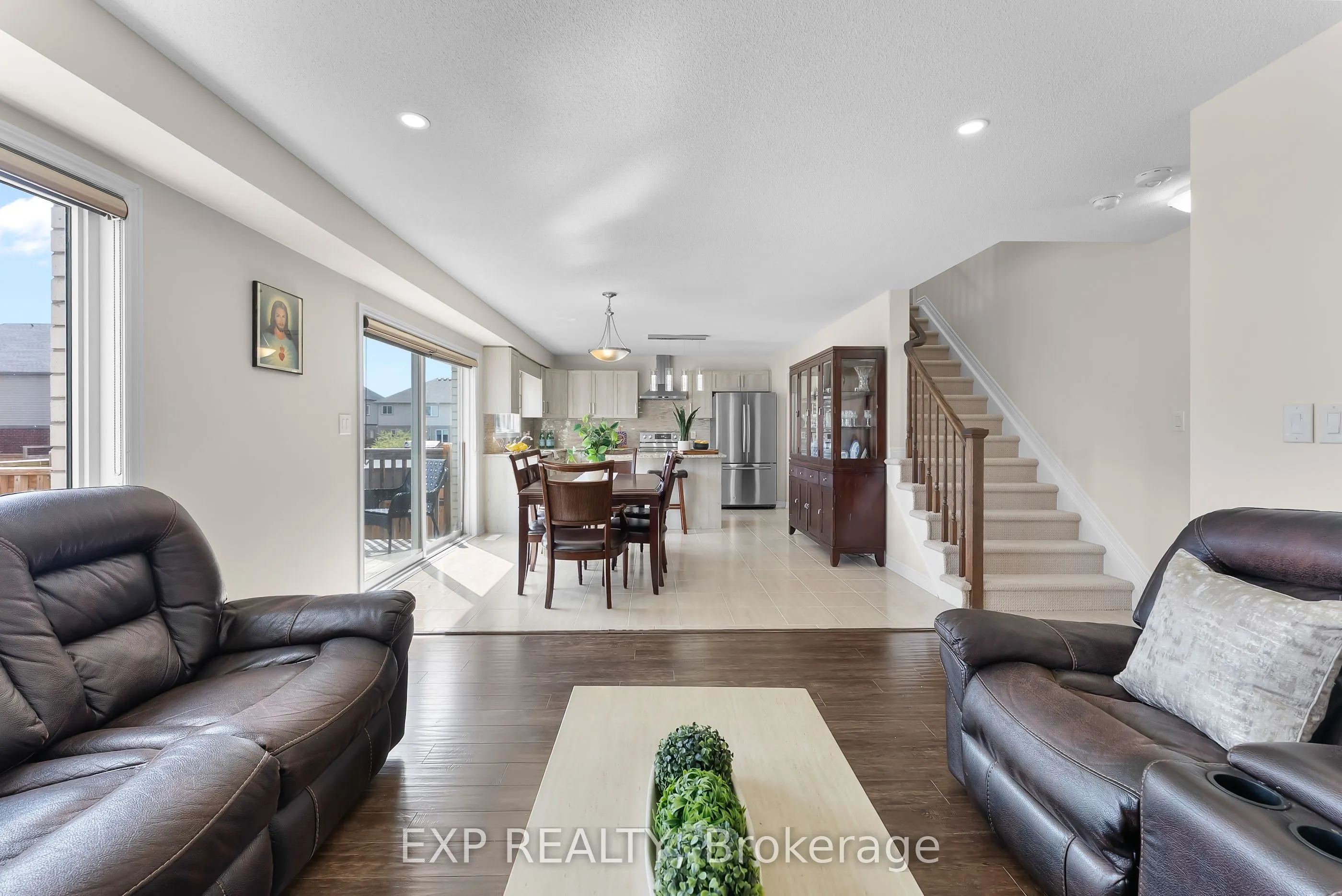 10 Riley Avenue