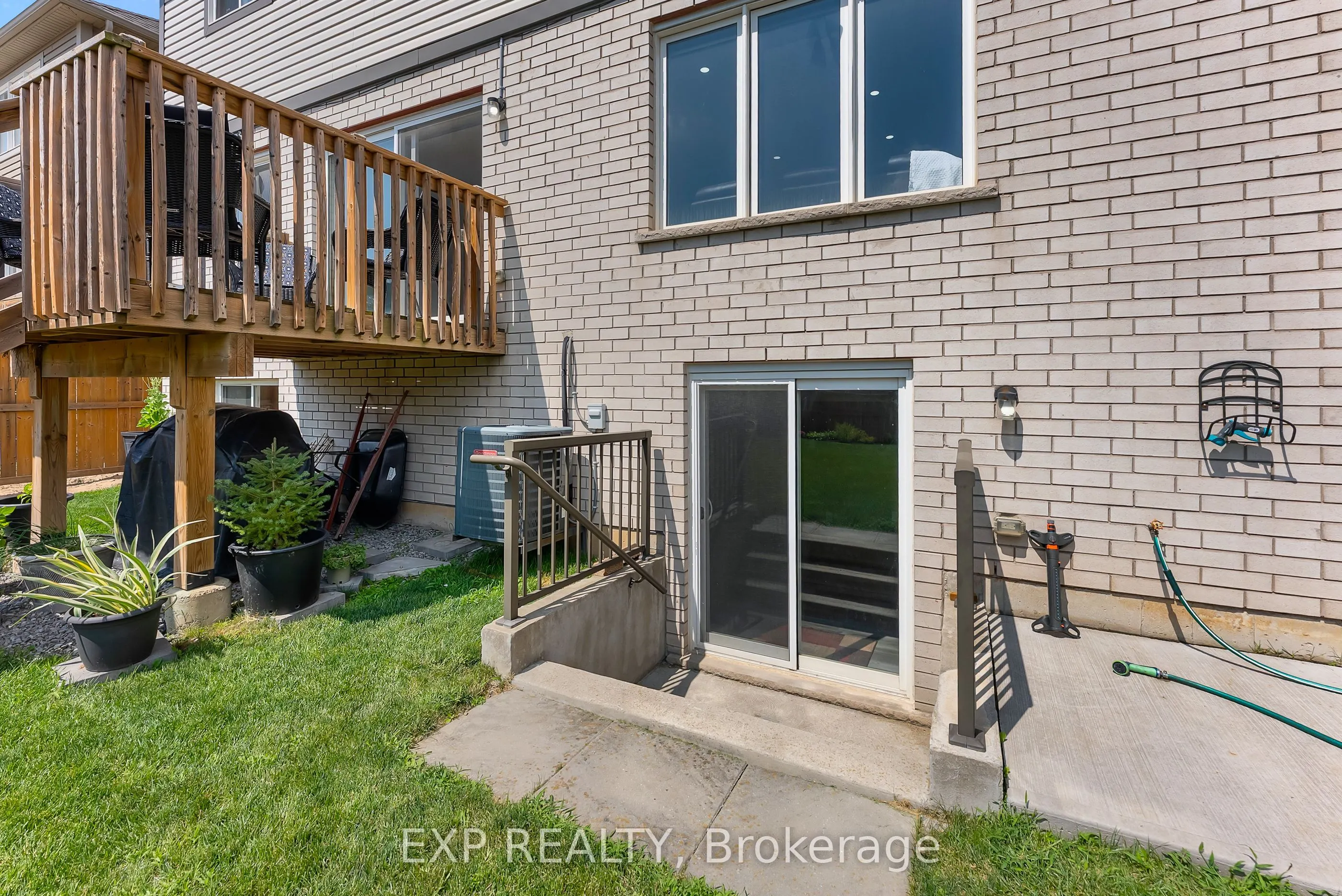10 Riley Avenue