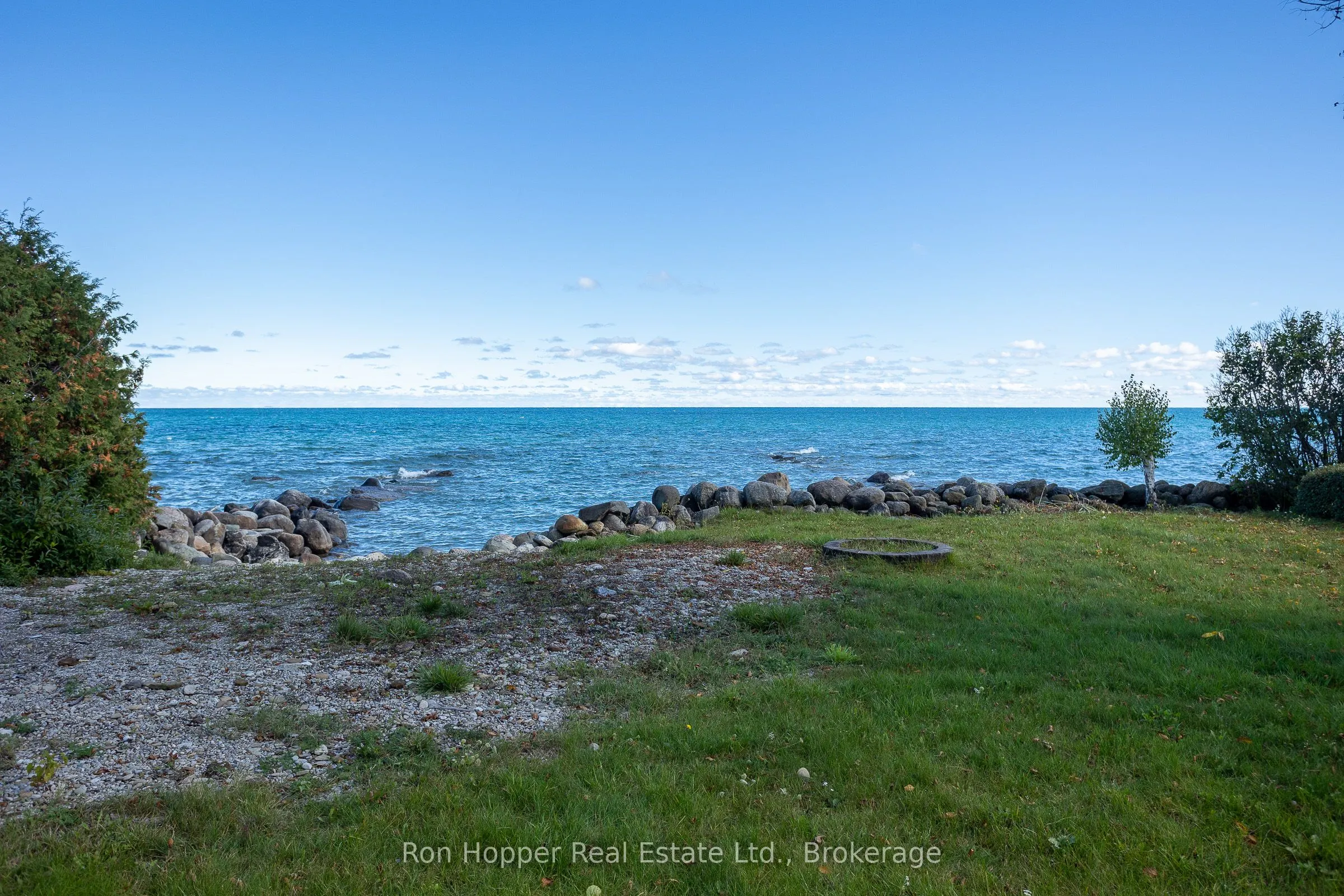 223 Lakeshore Road S