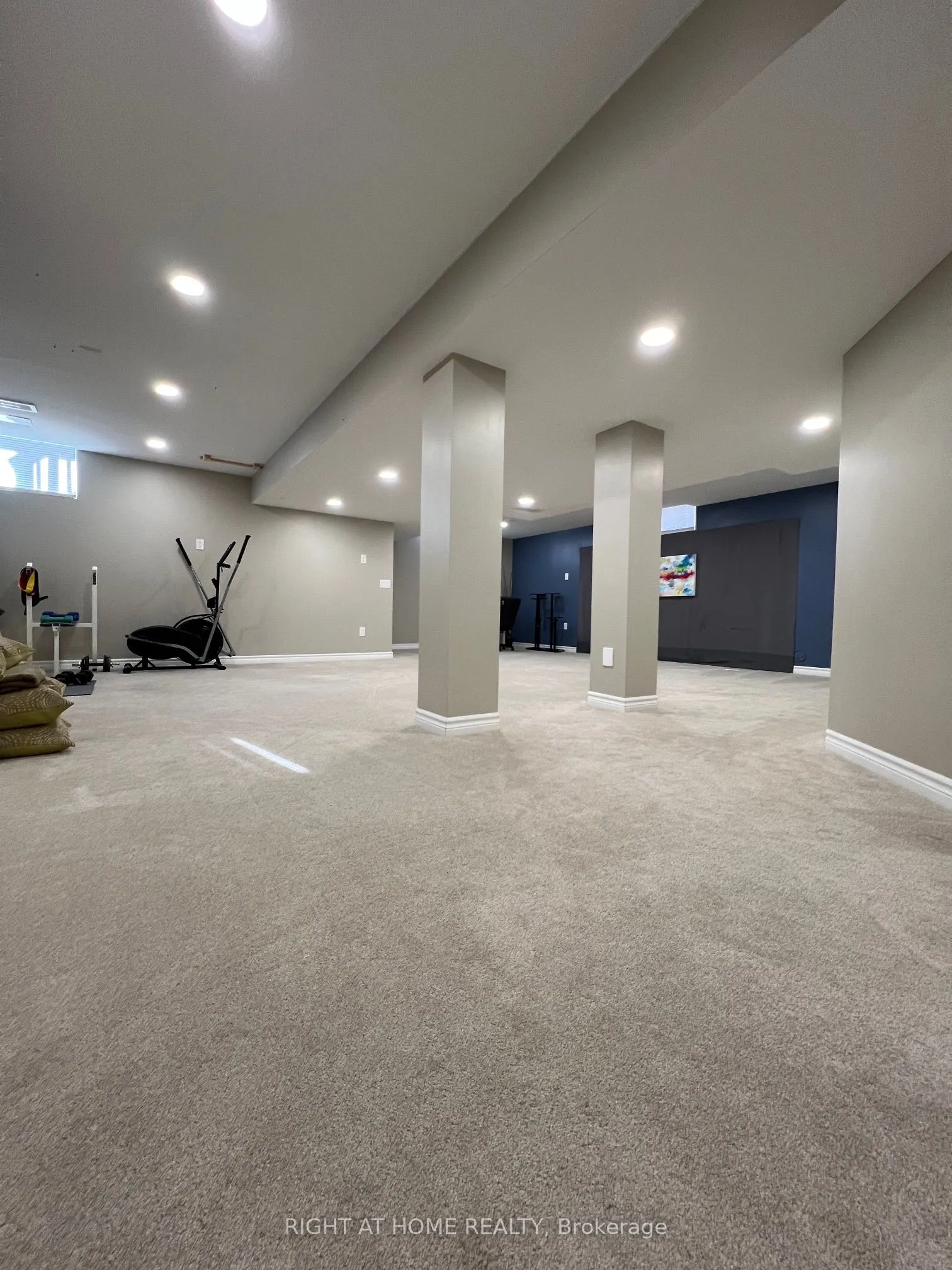 64 Winslow Way