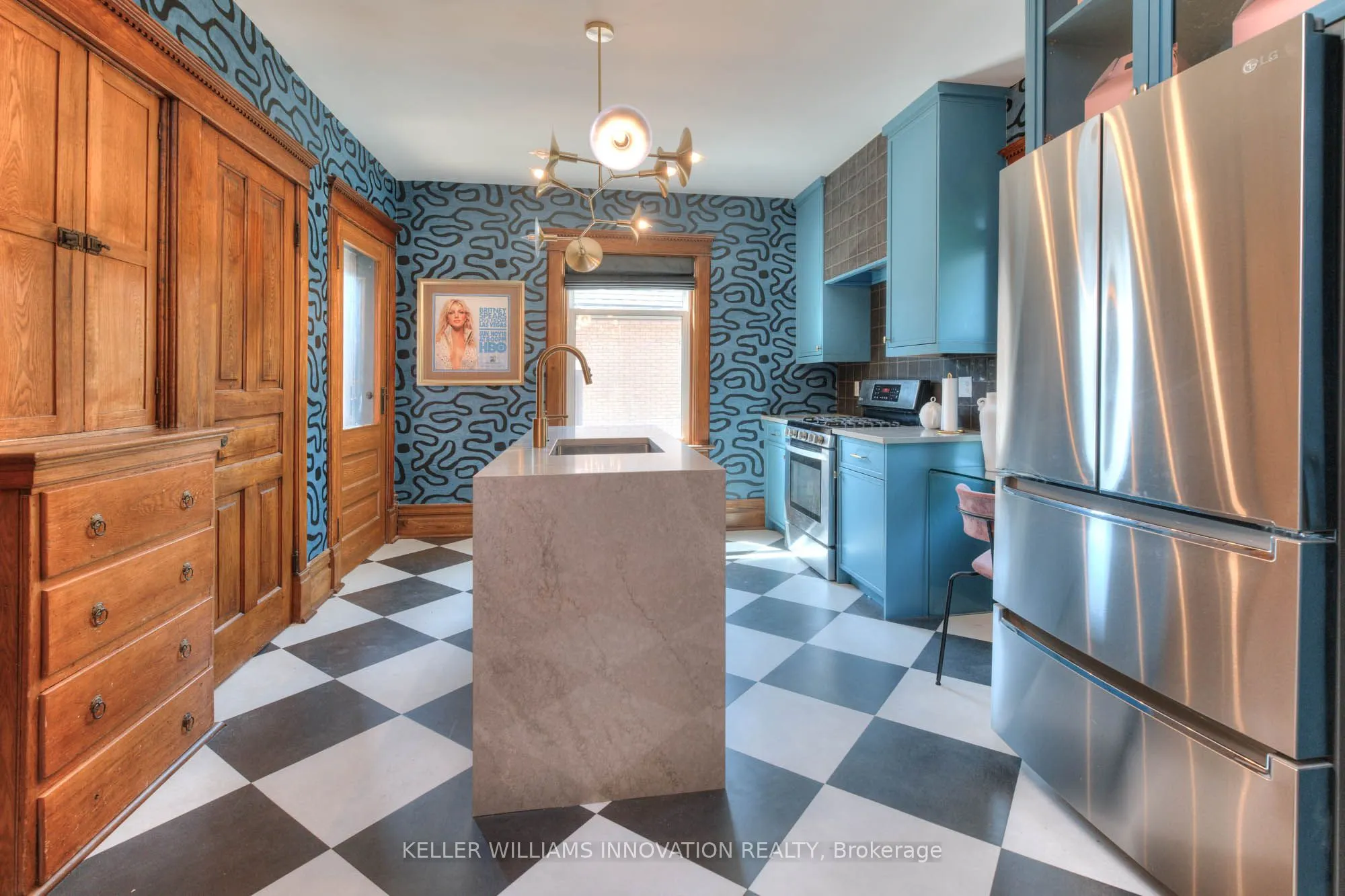 26 Arthur Street N