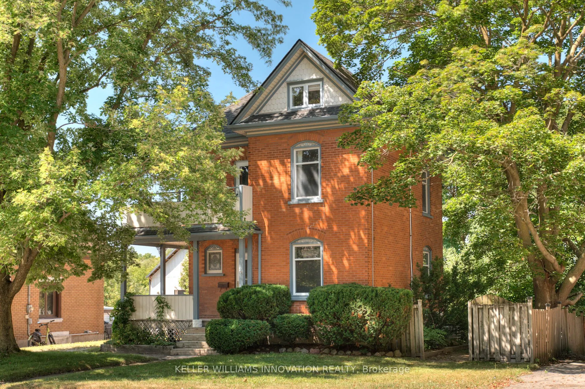 26 Arthur Street N
