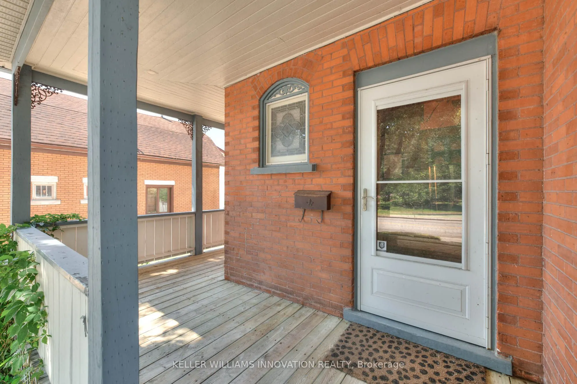 26 Arthur Street N