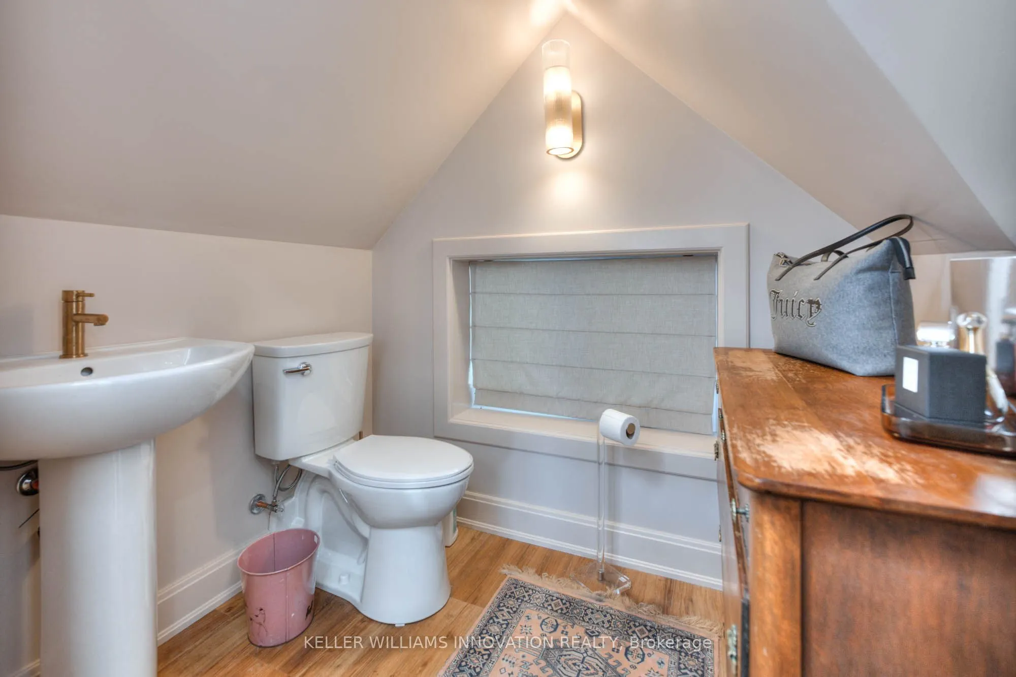 26 Arthur Street N