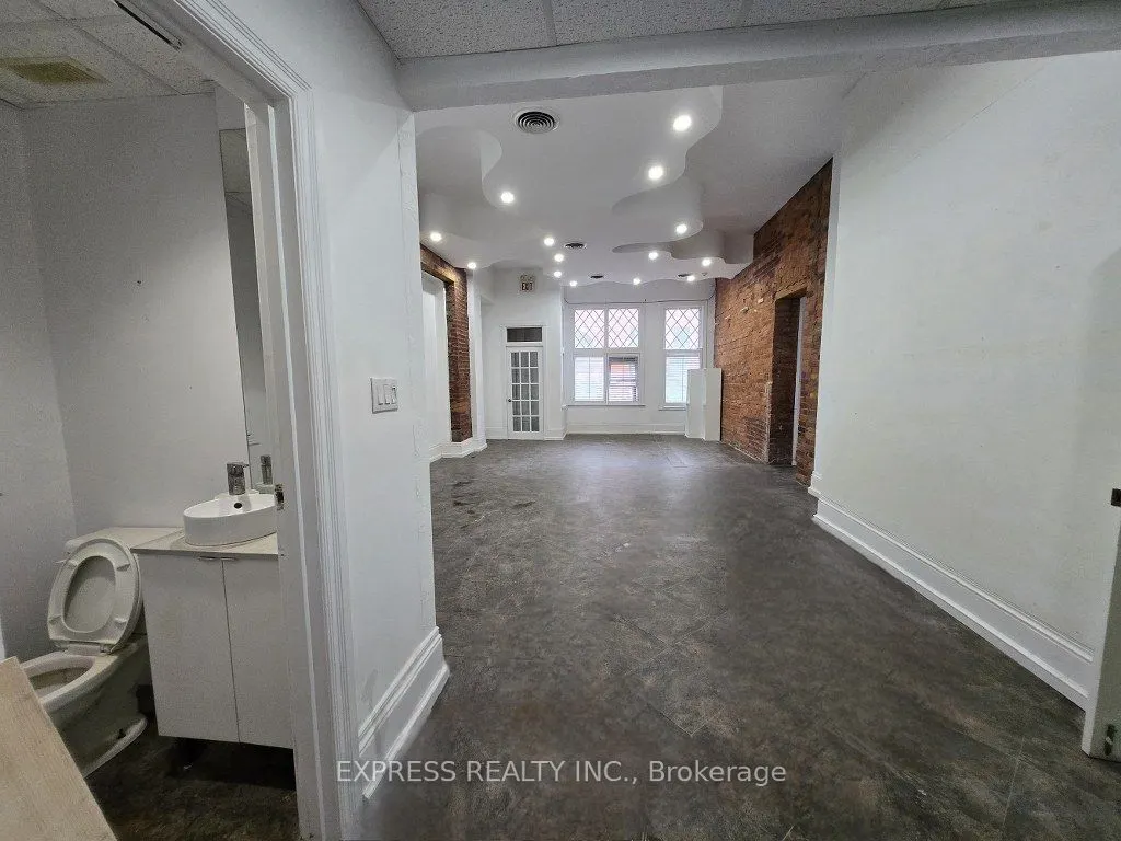 252 James Street S, #101B