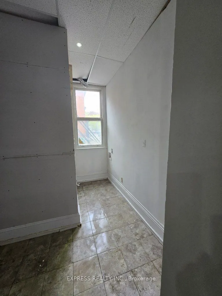 252 James Street S, #101B