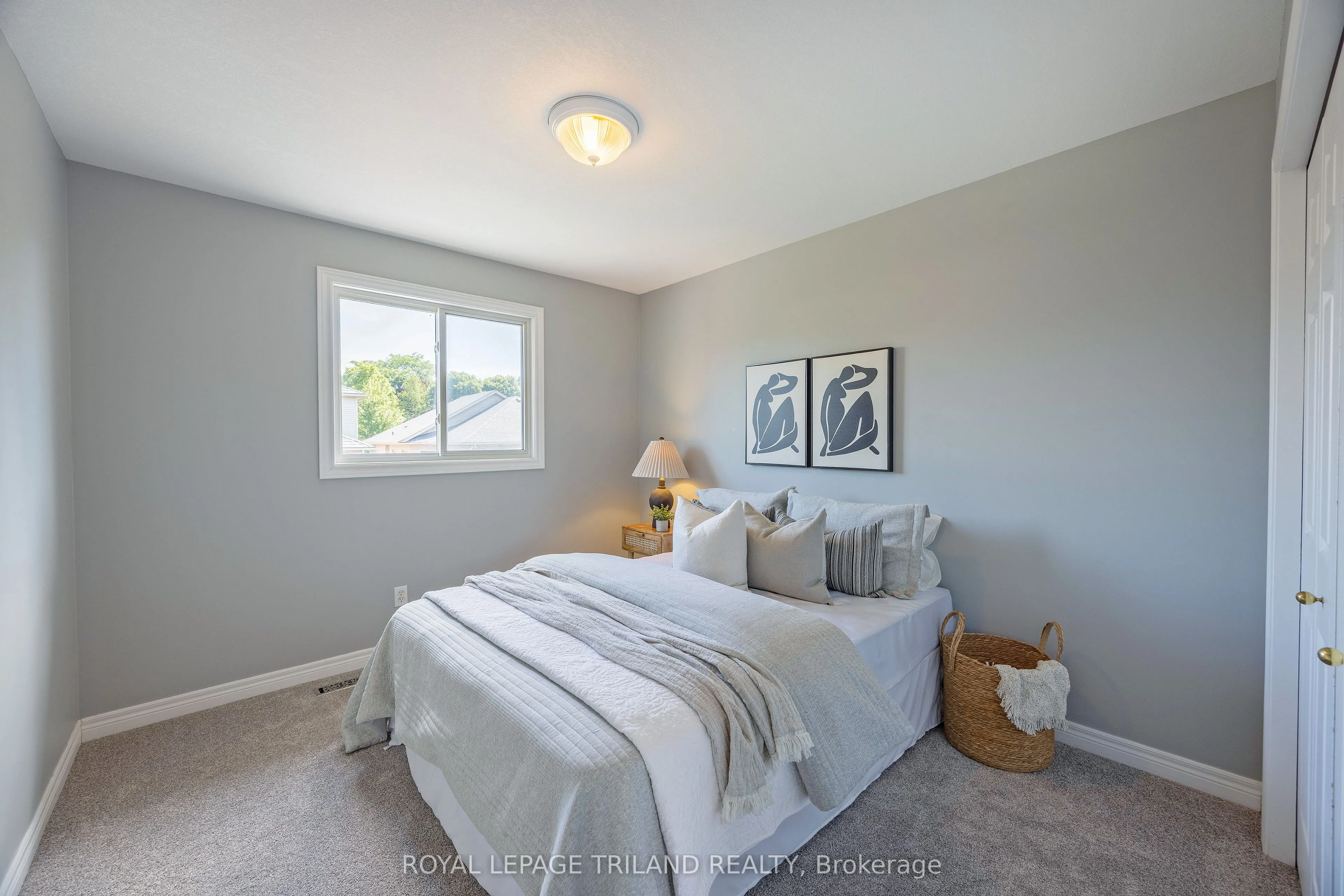 851 Crestview Crescent