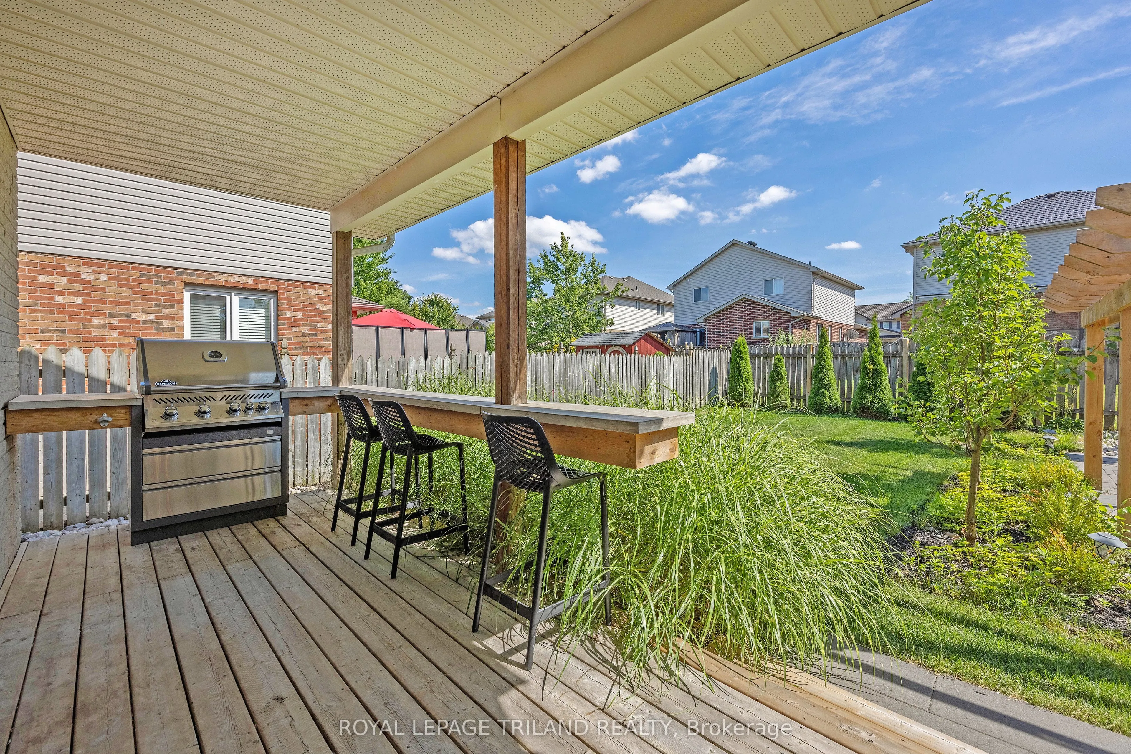 851 Crestview Crescent