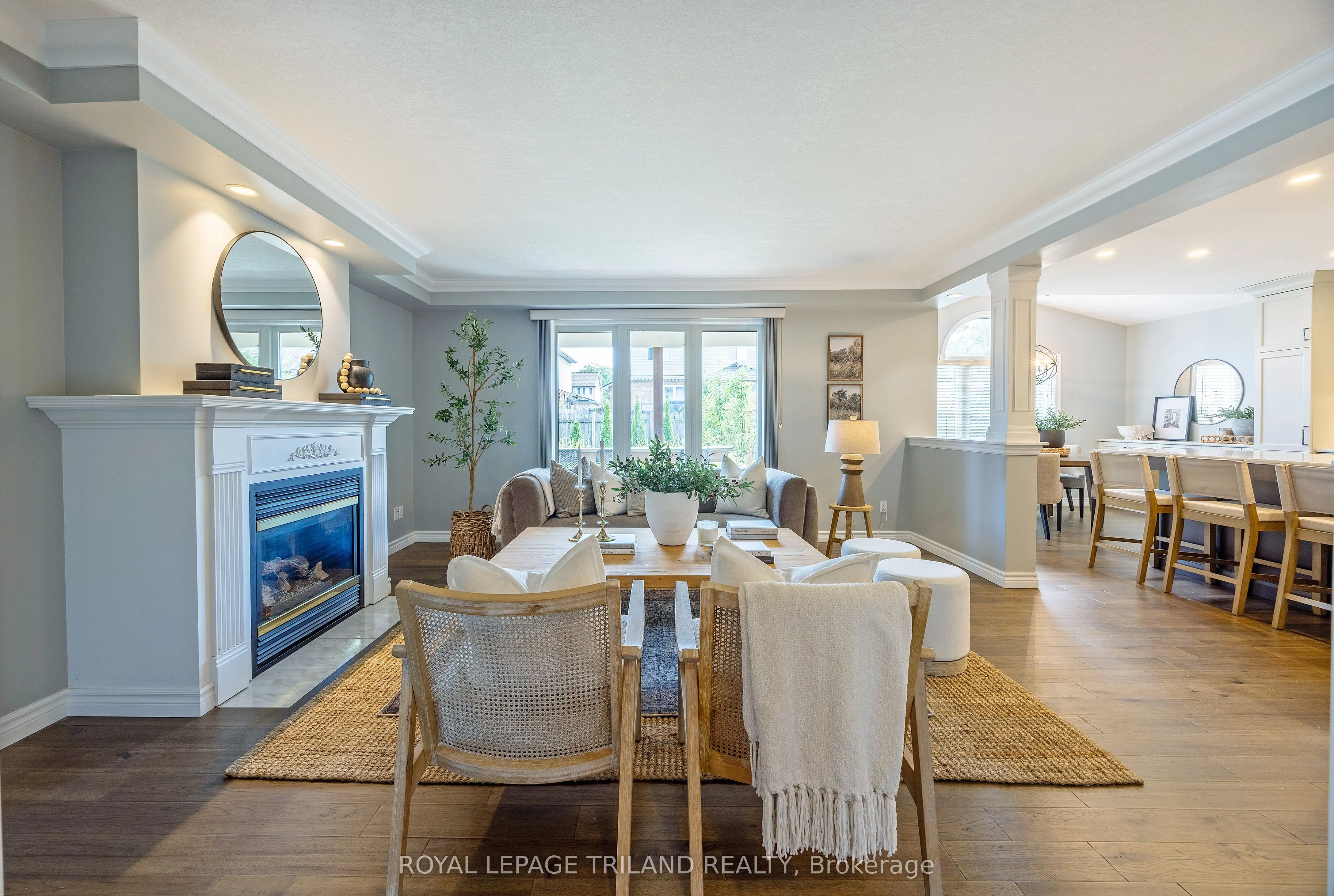 851 Crestview Crescent