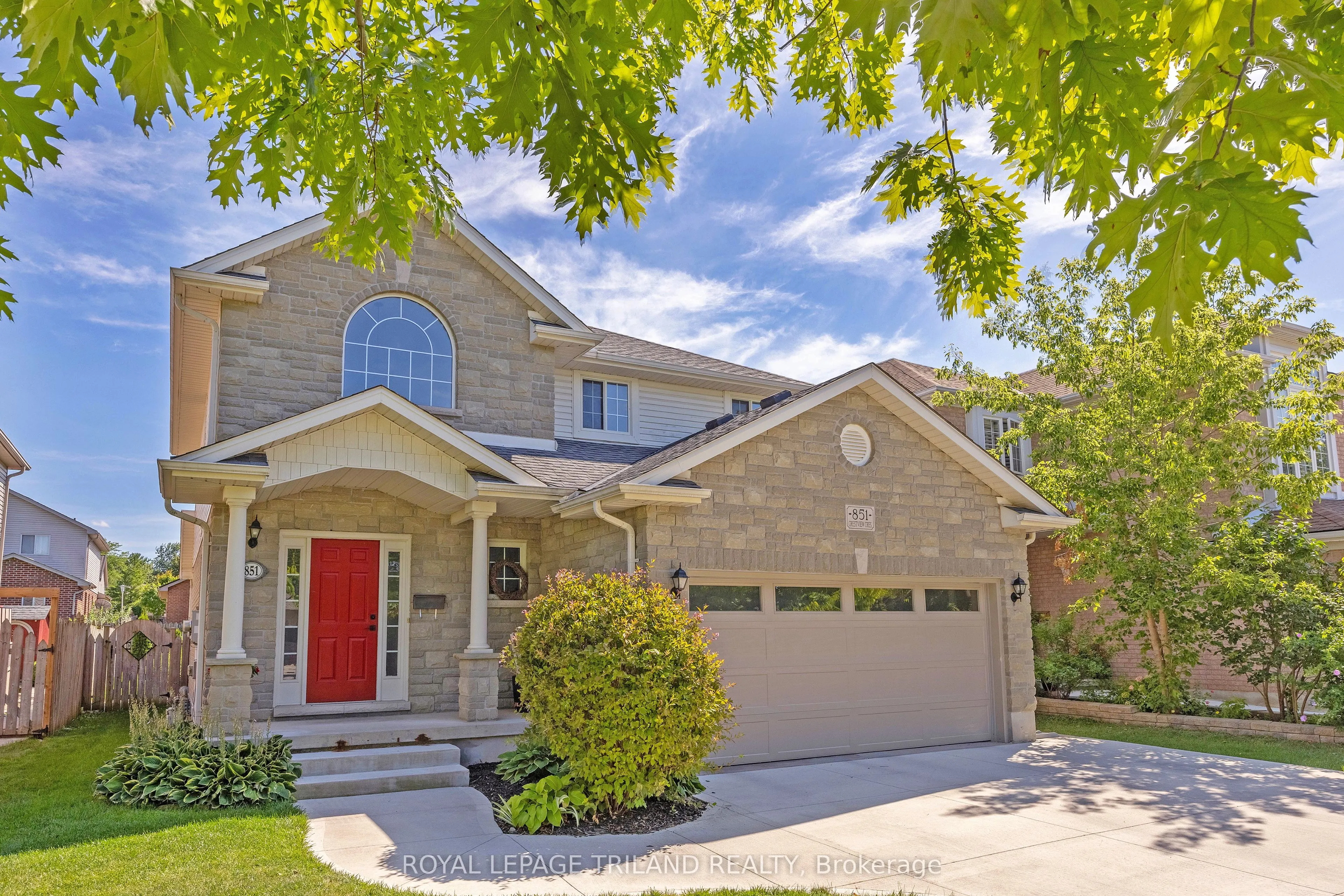 851 Crestview Crescent