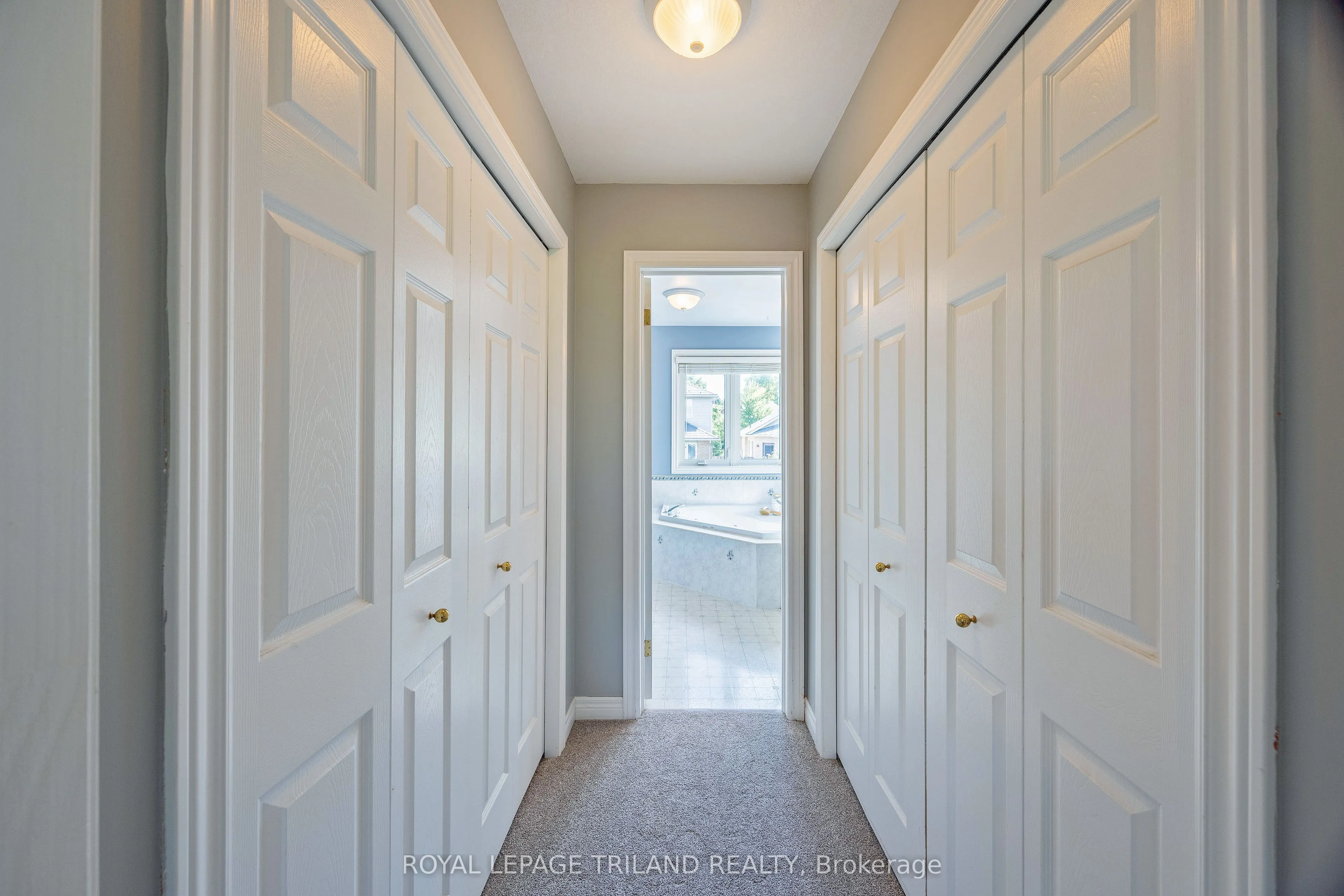 851 Crestview Crescent
