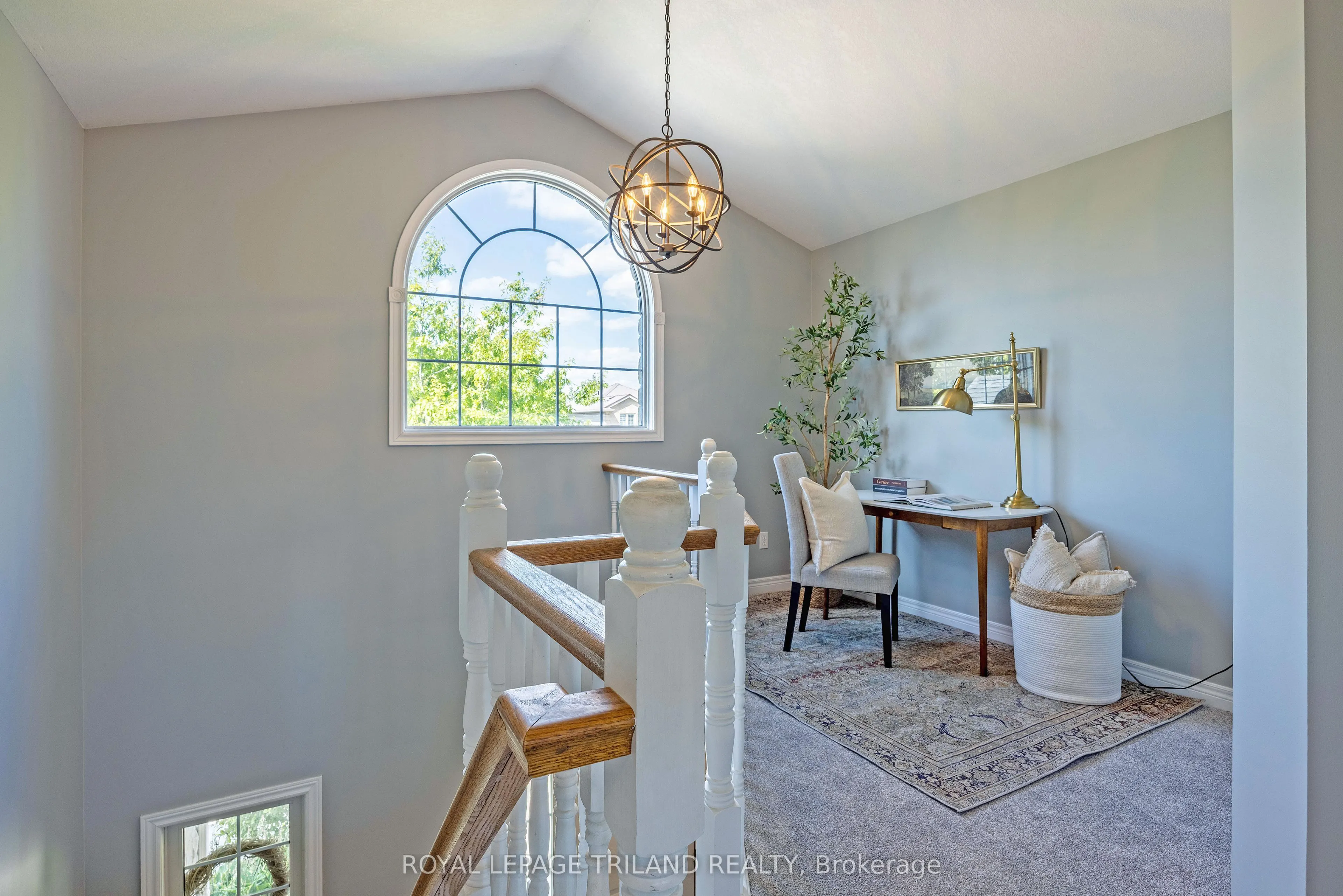 851 Crestview Crescent