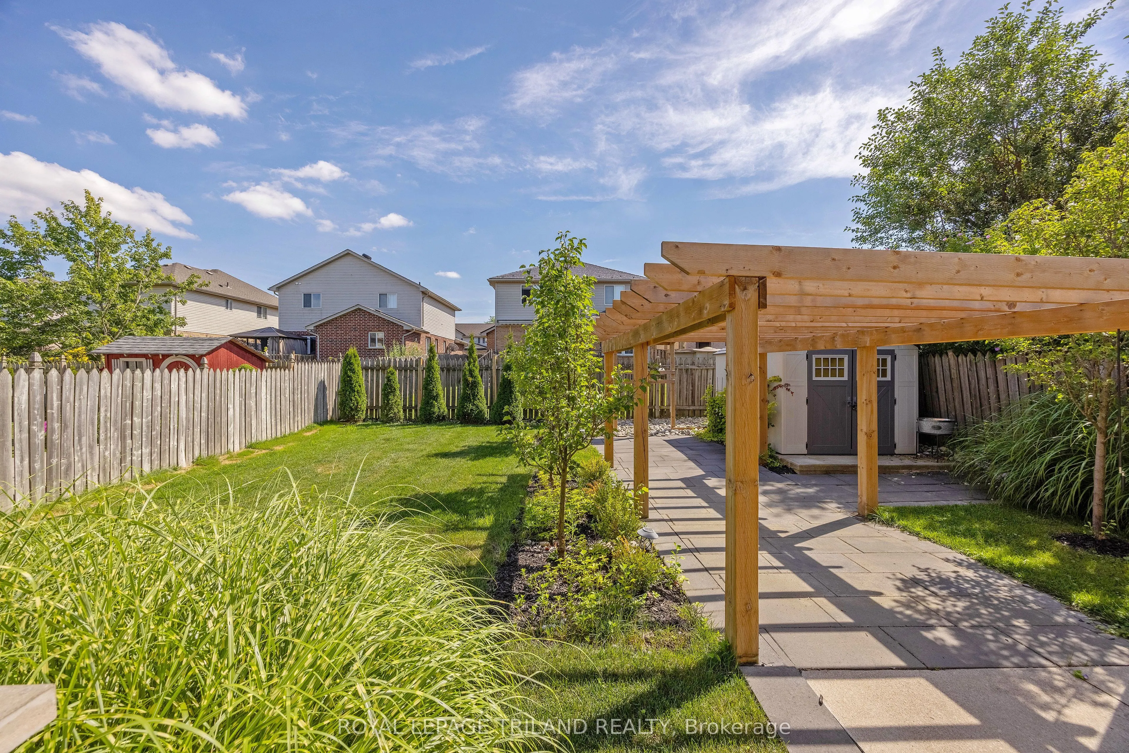 851 Crestview Crescent