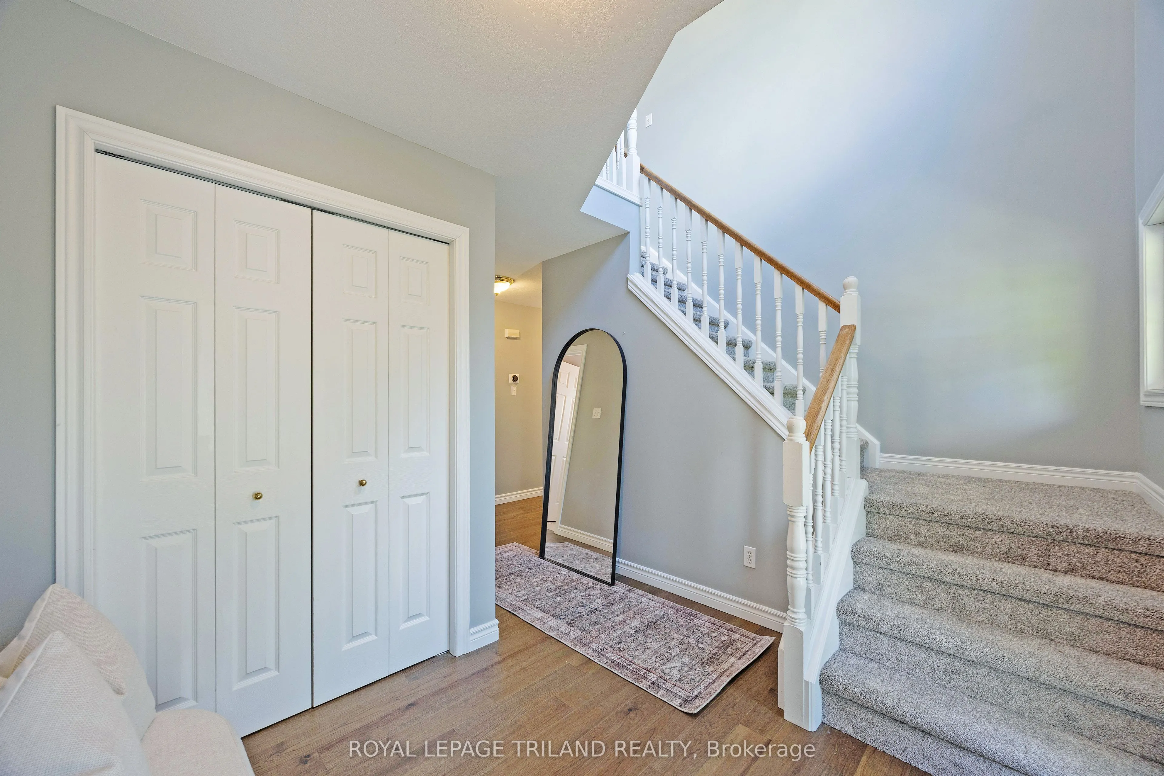 851 Crestview Crescent