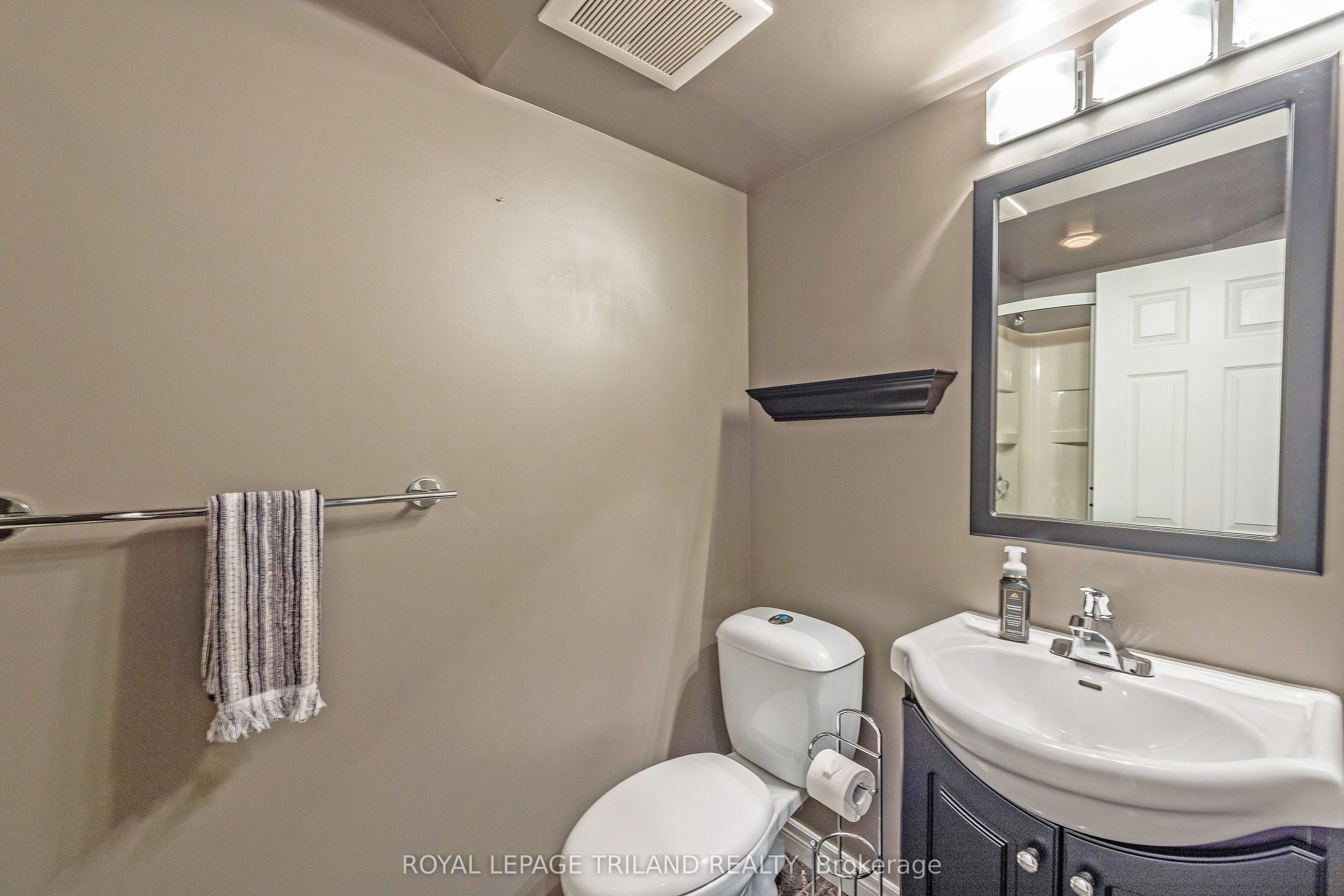 851 Crestview Crescent