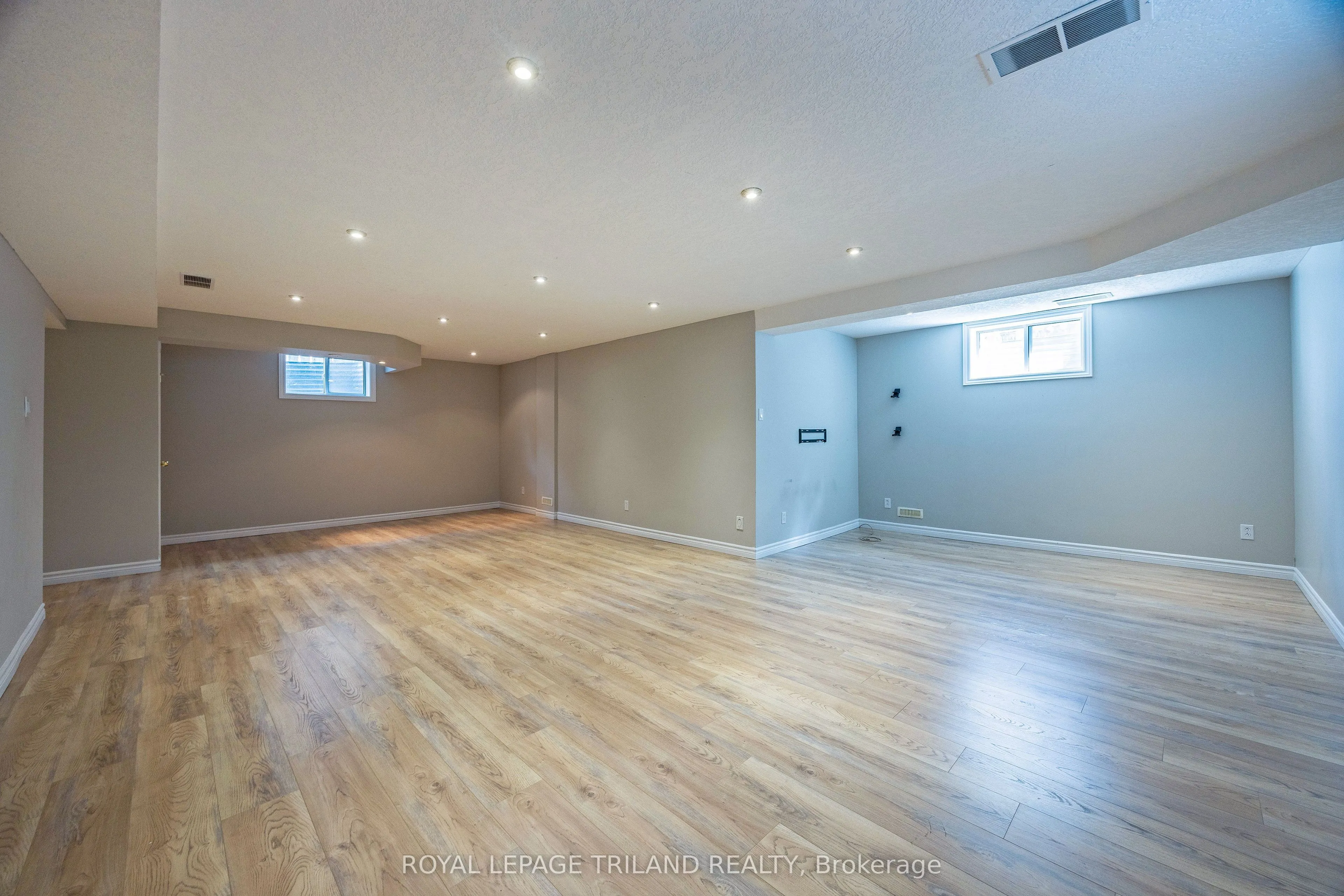 851 Crestview Crescent