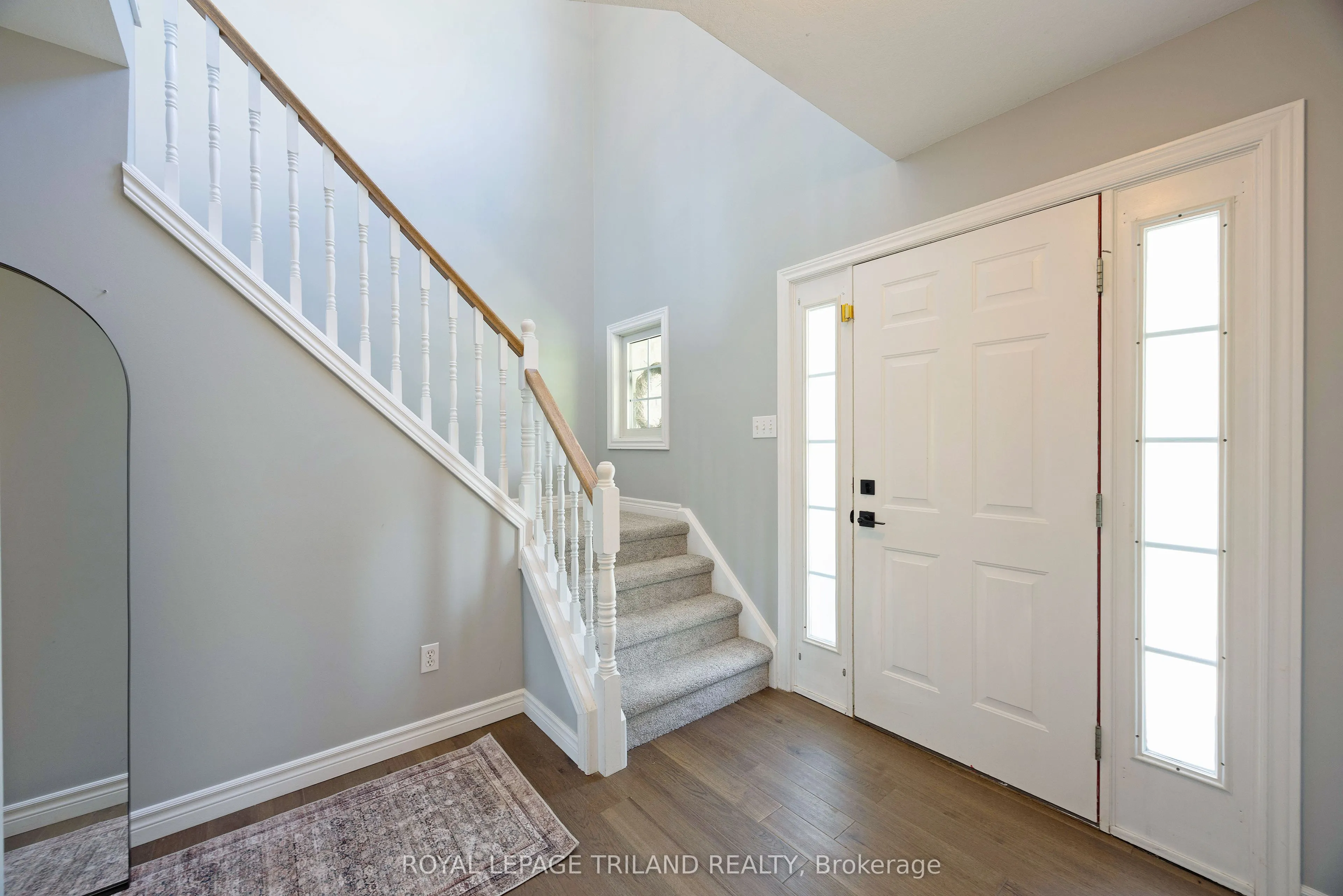 851 Crestview Crescent
