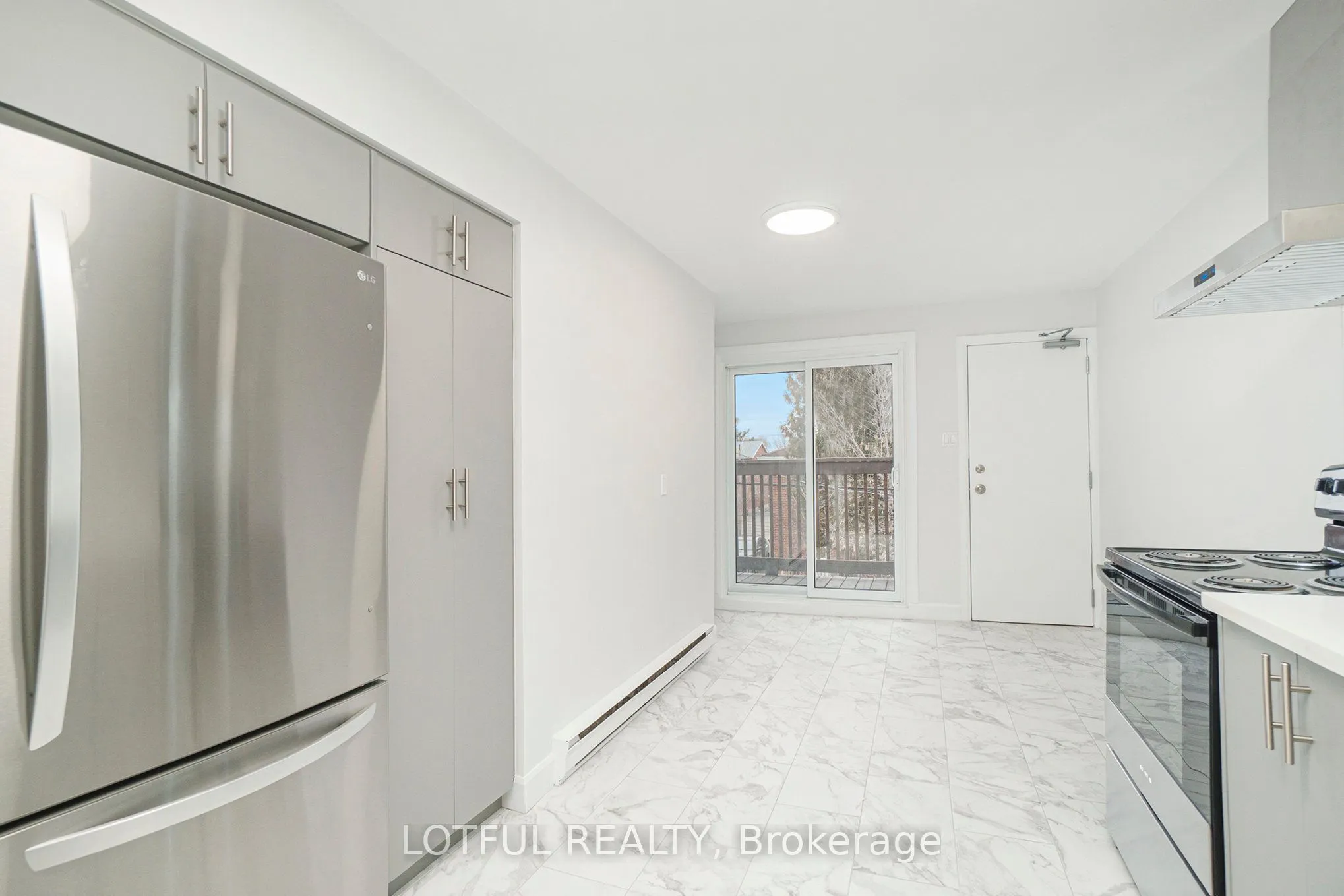 484 Queen Mary Street, #6