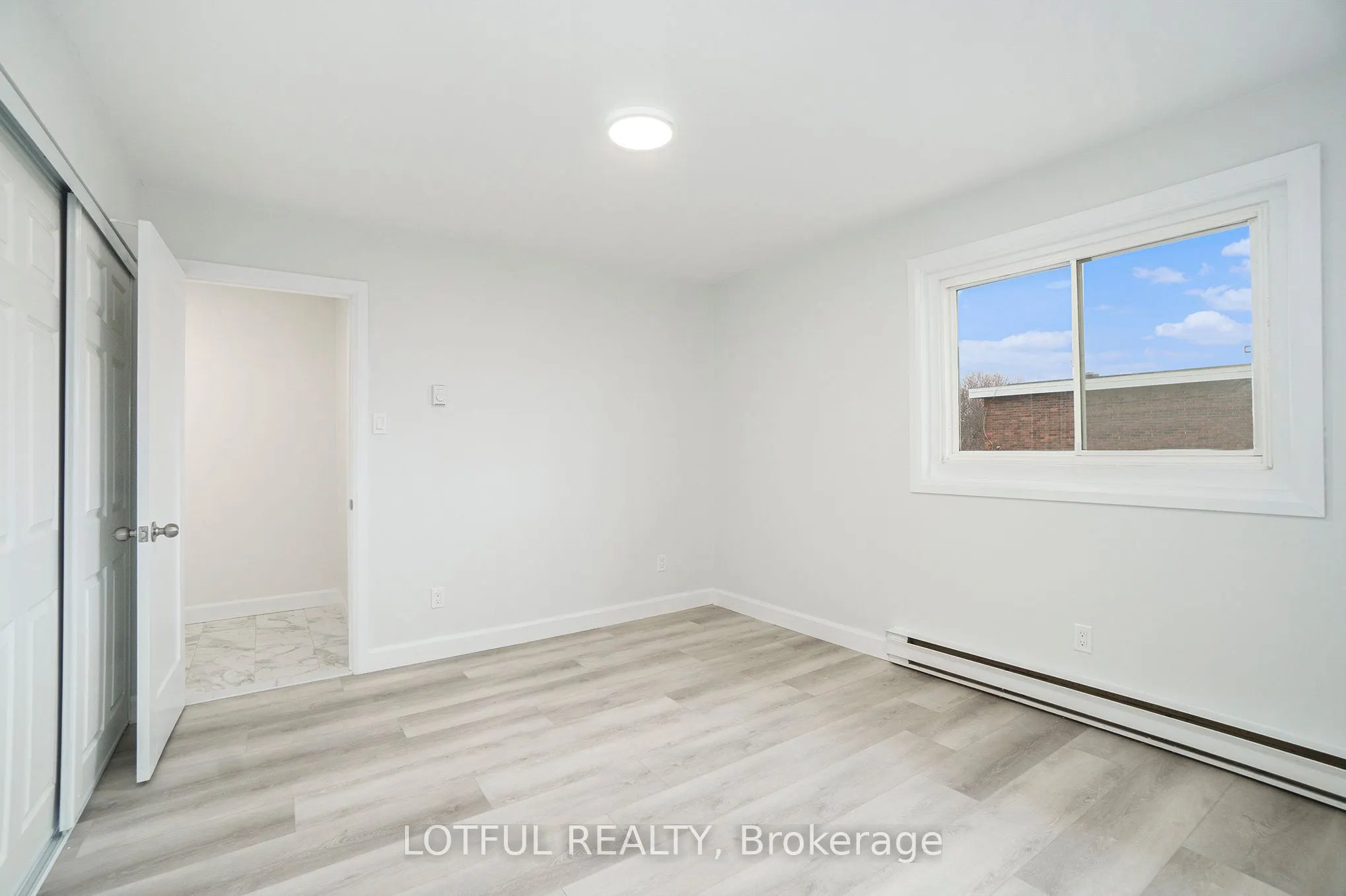 484 Queen Mary Street, #6