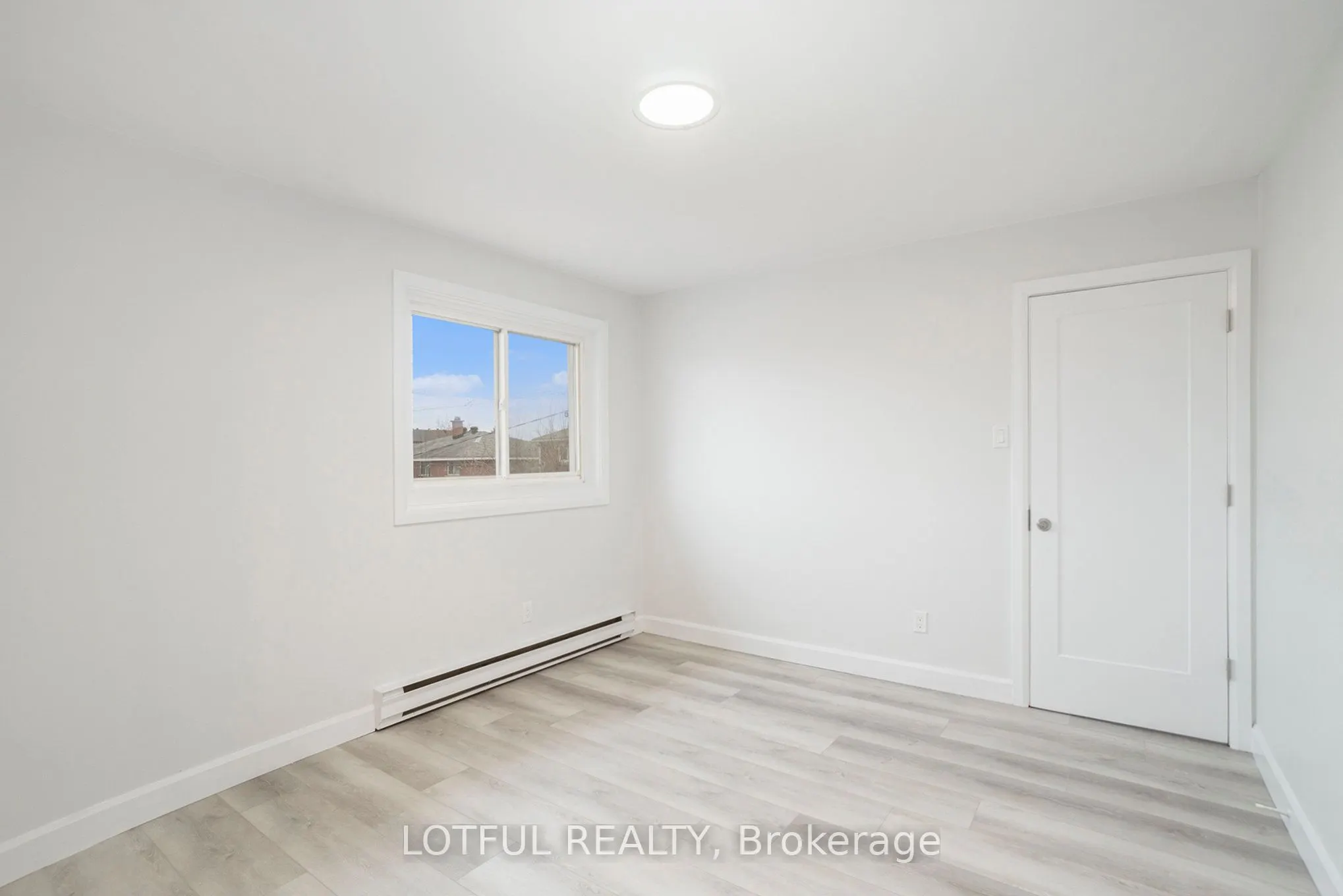 484 Queen Mary Street, #6