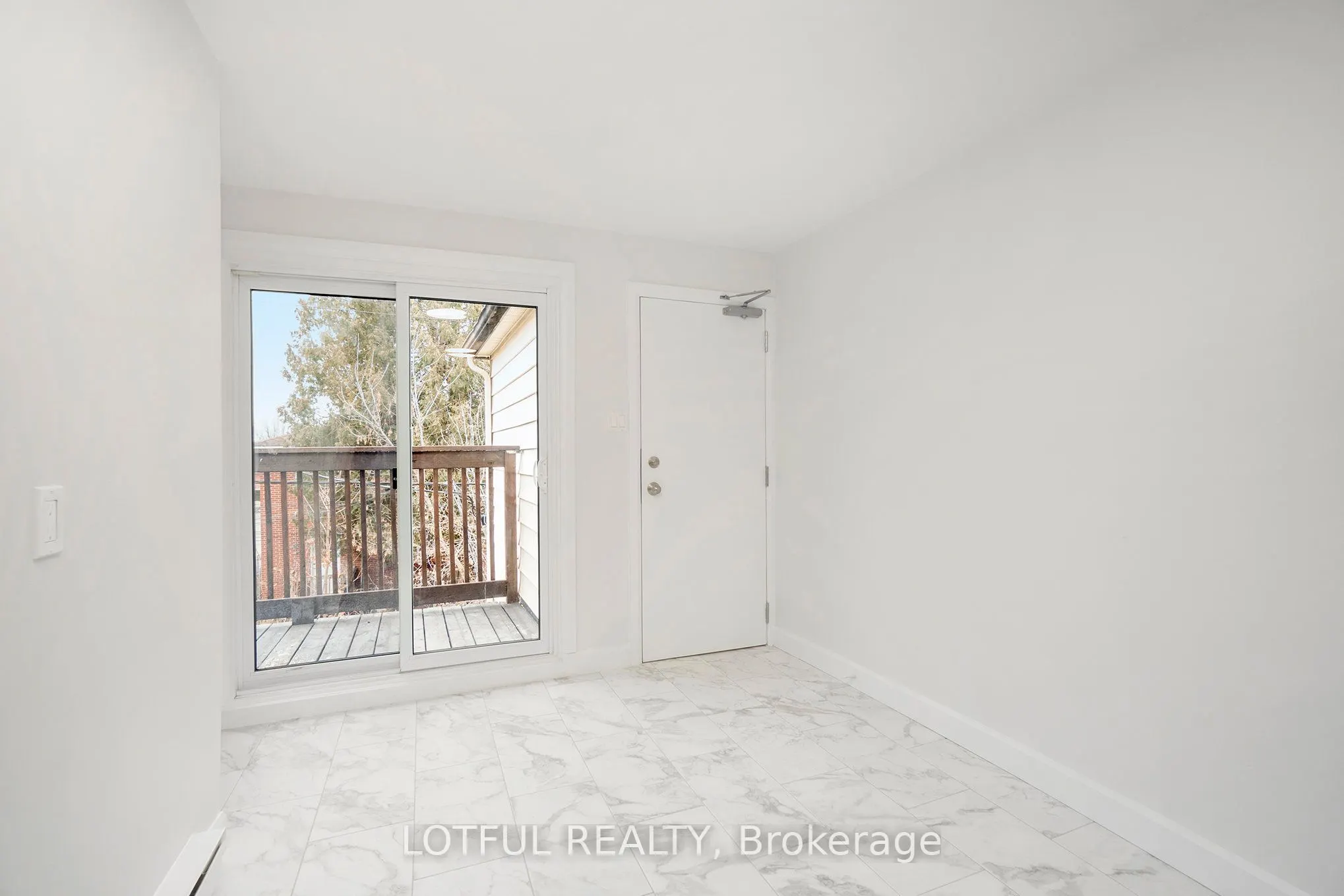 484 Queen Mary Street, #6