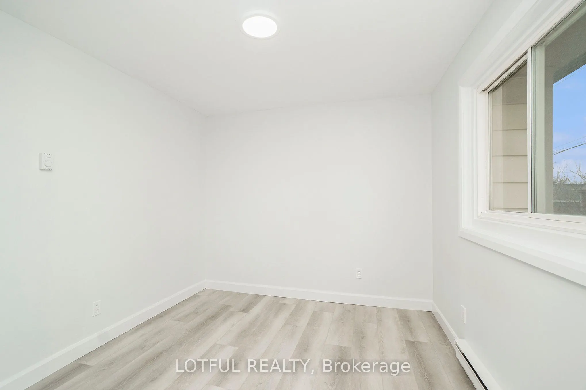 484 Queen Mary Street, #6