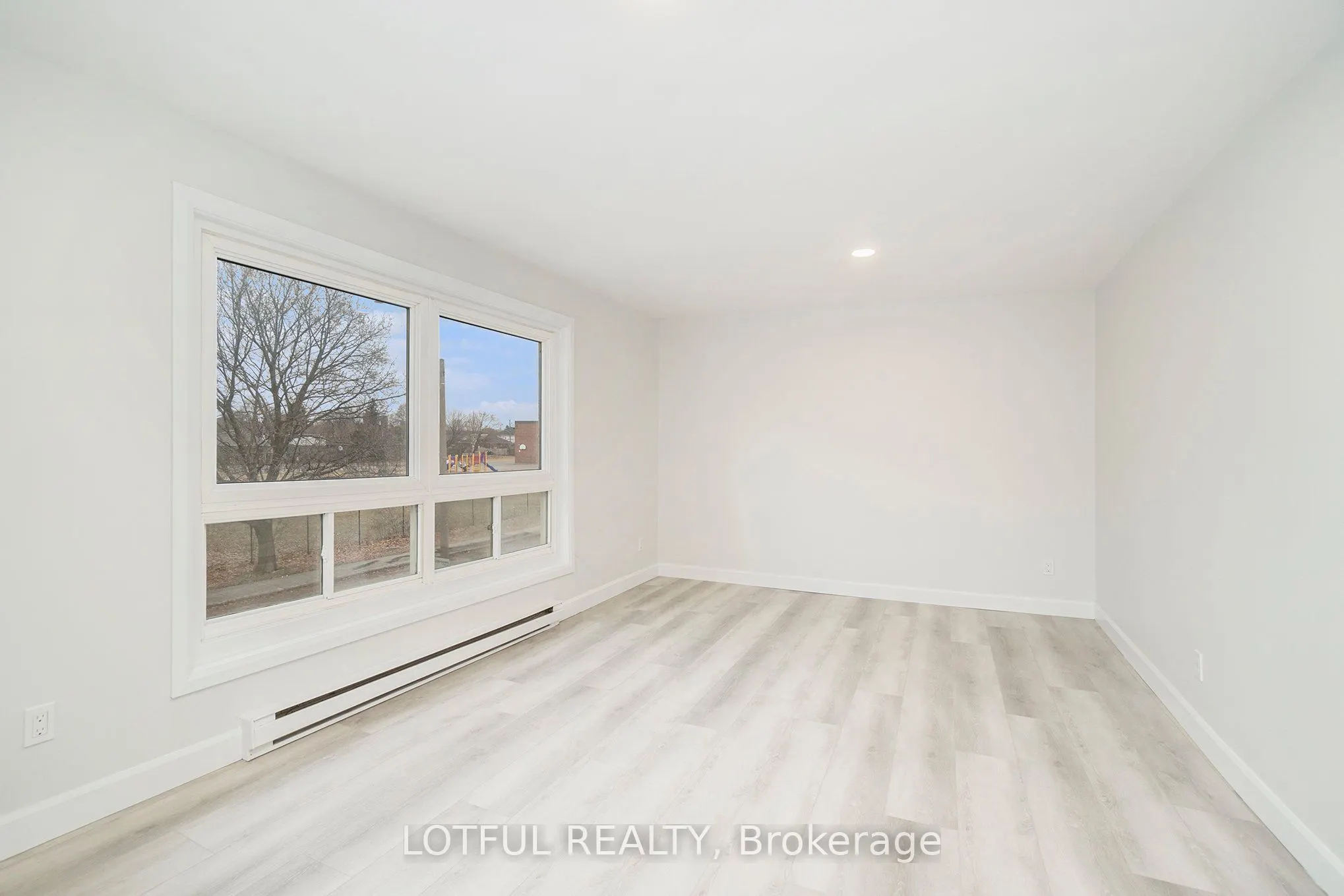 484 Queen Mary Street, #6
