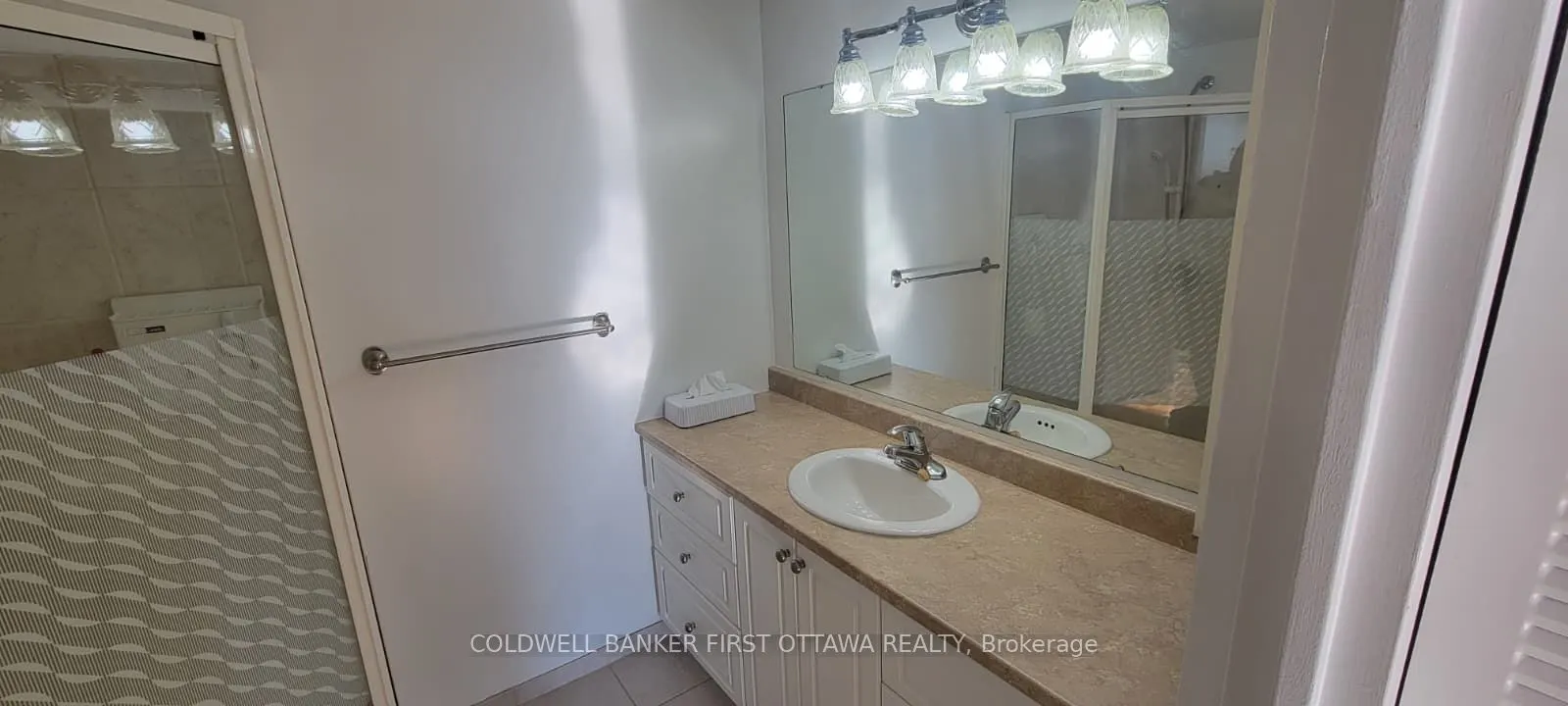 2759 Carousel Crescent, #407